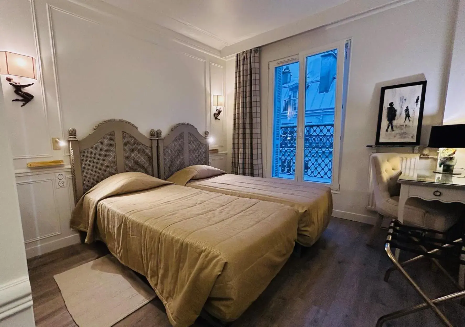 Photo of the whole room, Bed in Hotel des Bains Photo of the whole room, Bed in Hotel des Bains