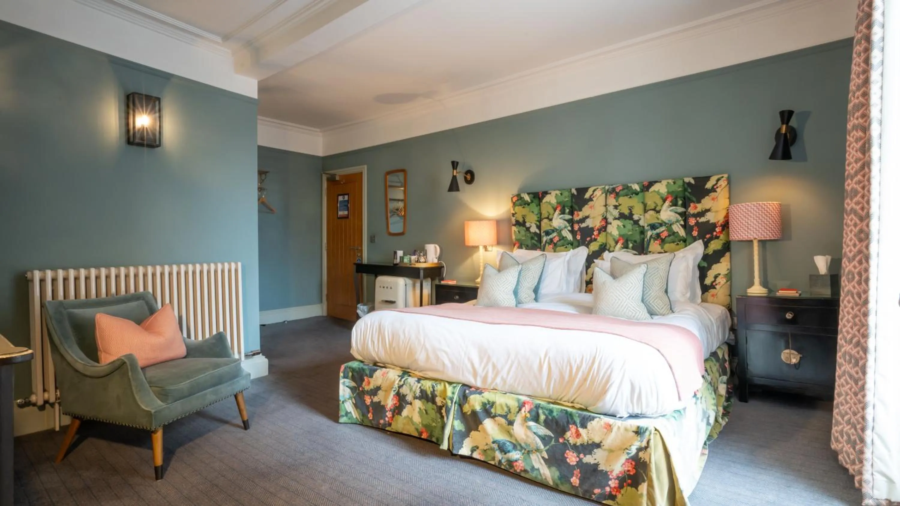 Photo of the whole room, Bed in Plato's