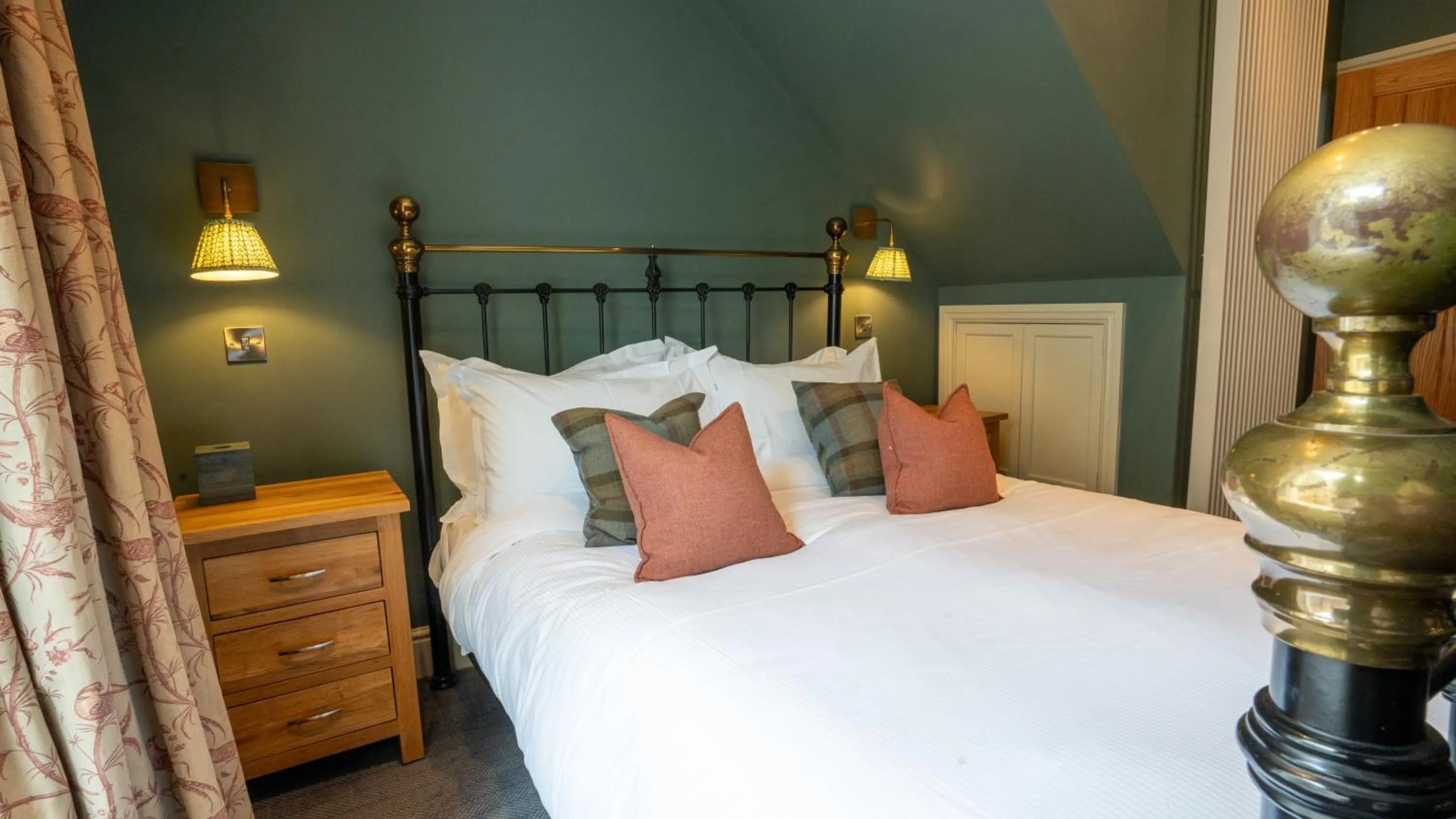 Bedroom, Bed in Plato's