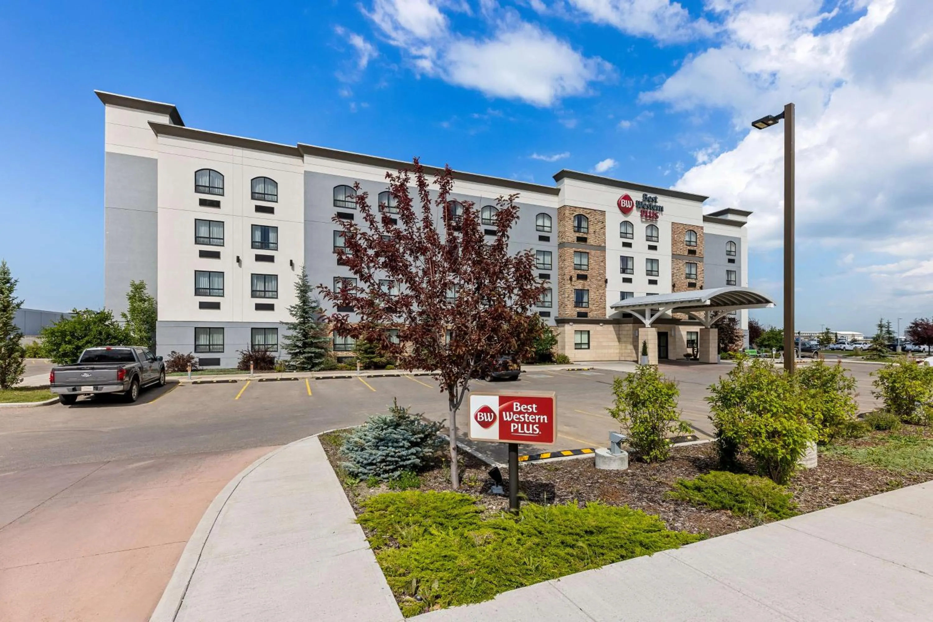 Property building in Best Western Plus Airdrie Gateway