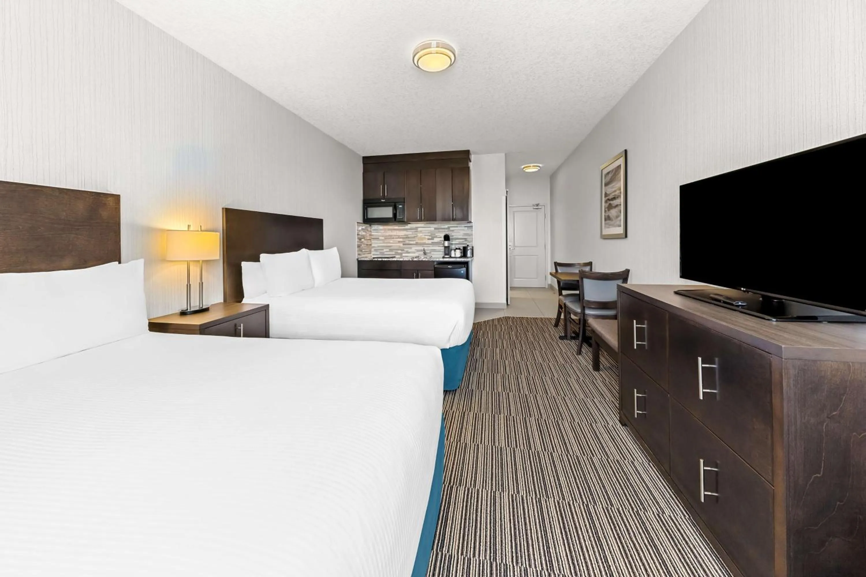 Photo of the whole room, Bed in Best Western Plus Airdrie Gateway