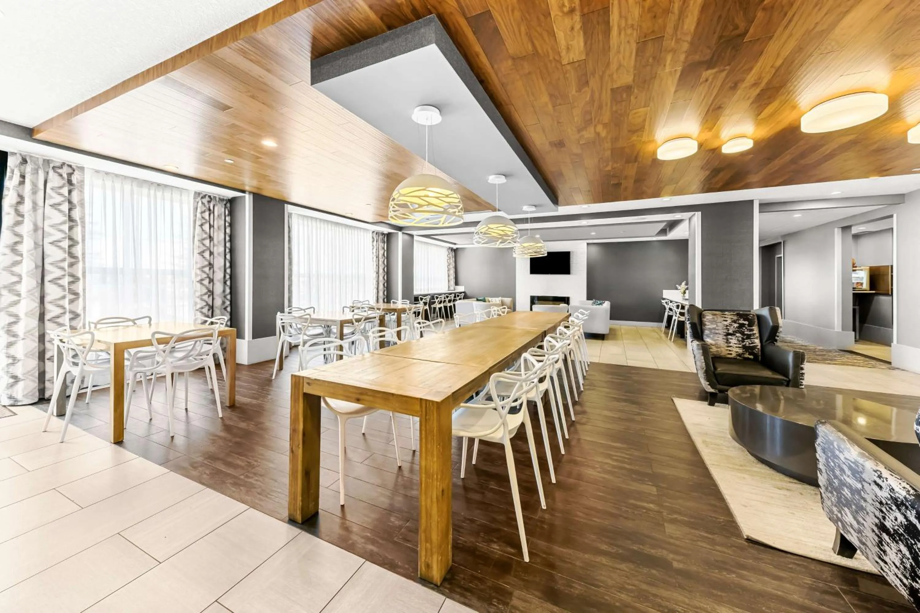 Breakfast in Best Western Plus Airdrie Gateway