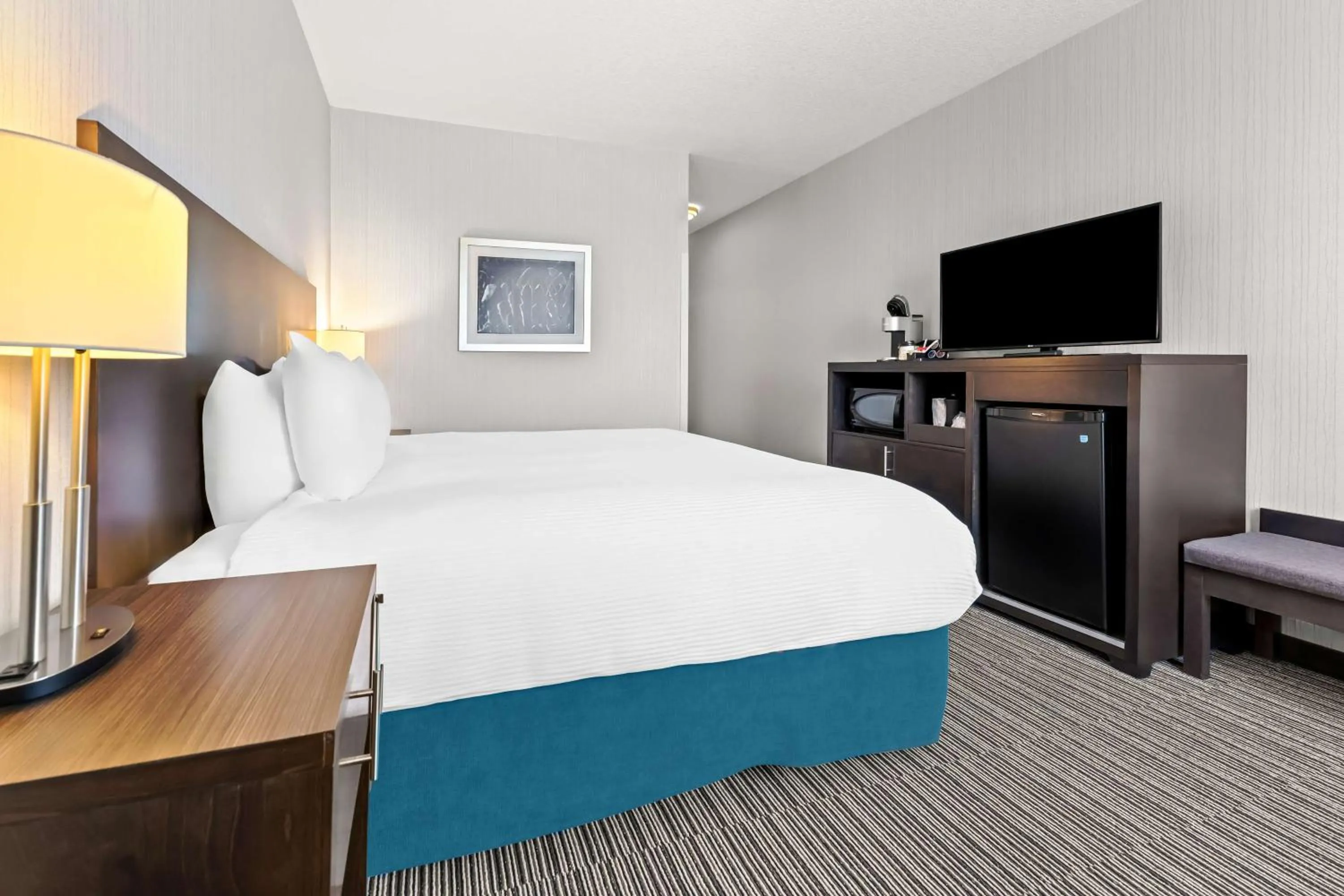 Bedroom, Bed in Best Western Plus Airdrie Gateway