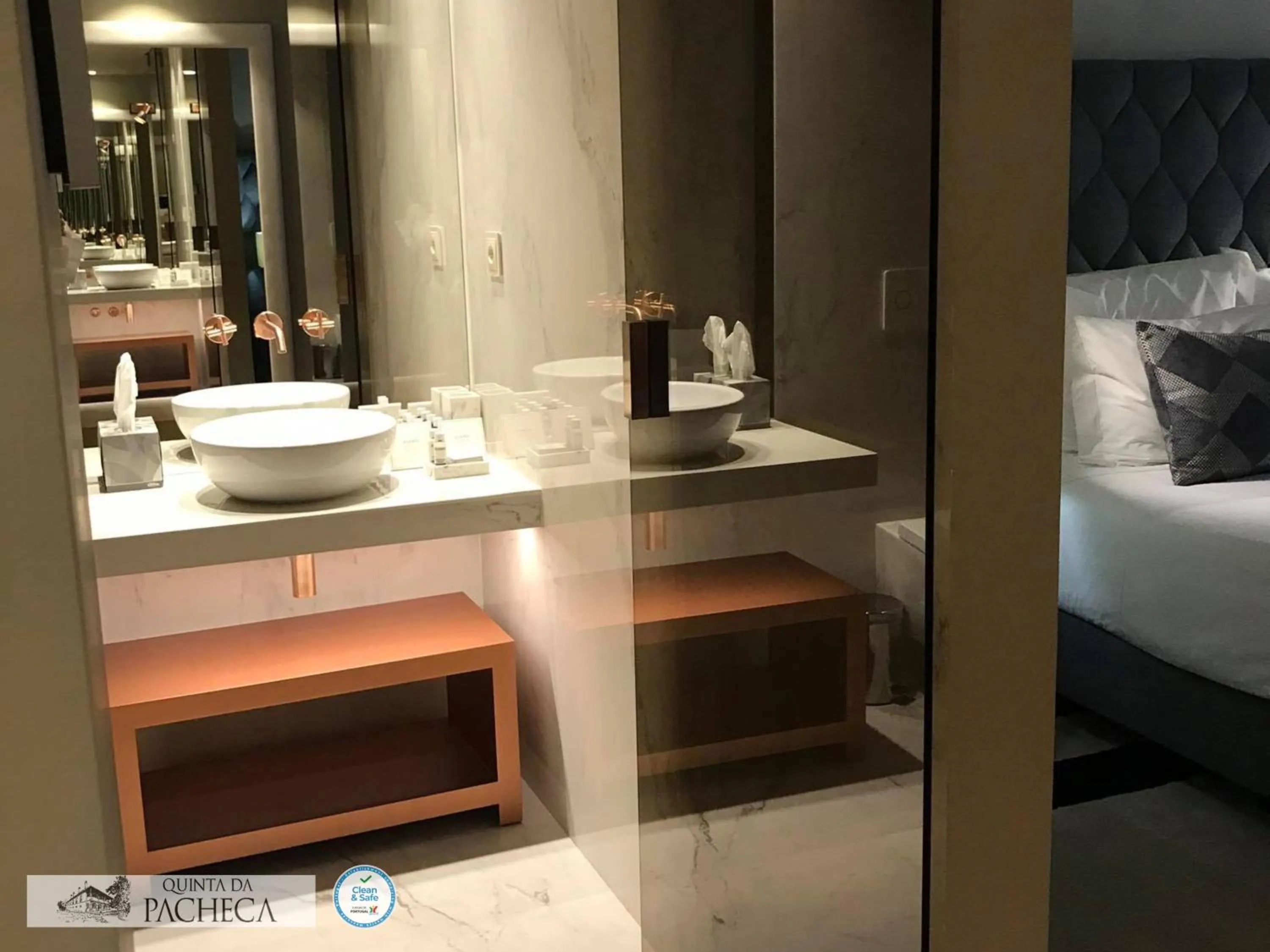 Bathroom, Bed in Pacheca The Wine House Hotel e Spa - Quinta da Pacheca