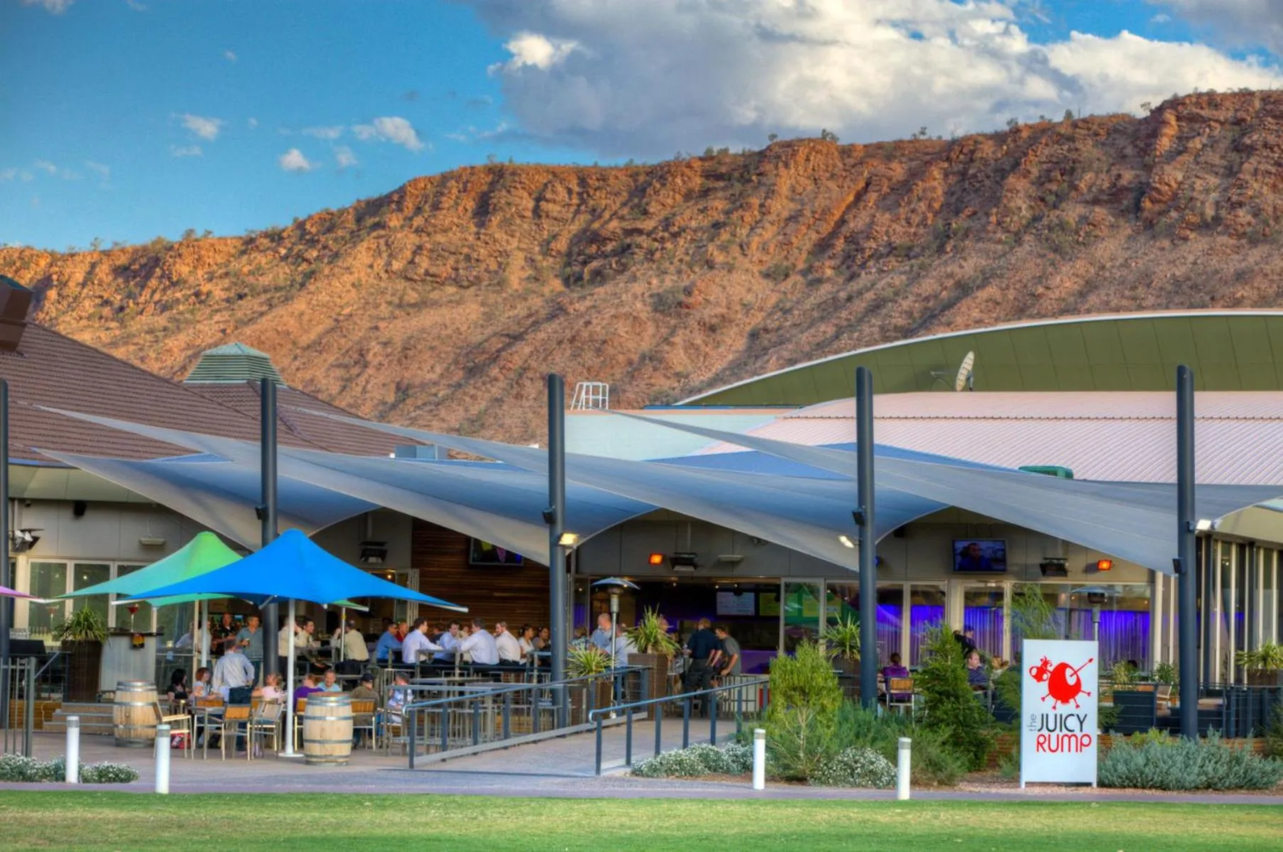 Restaurant/places to eat in Crowne Plaza Alice Springs Lasseters by IHG