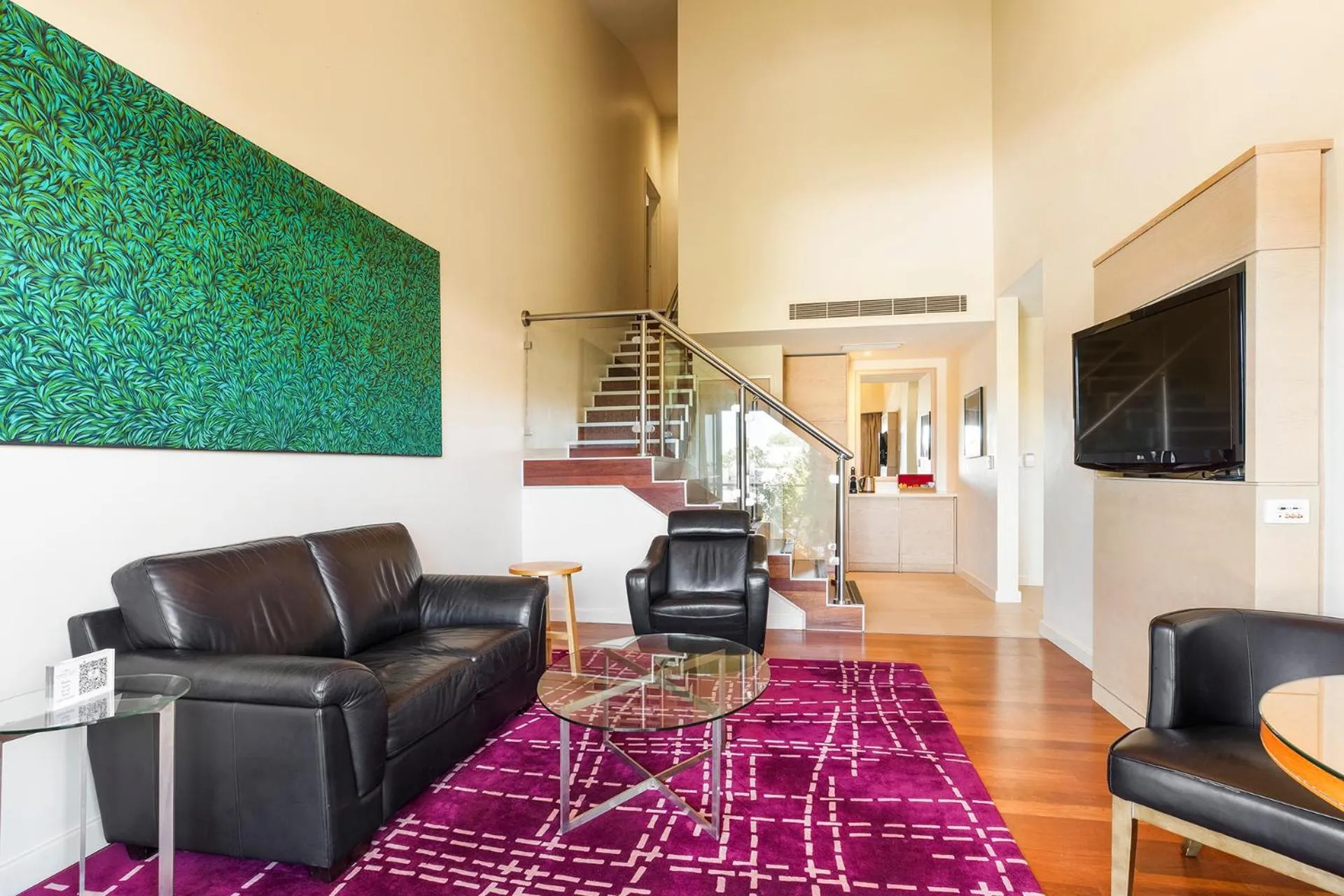 Living room in Crowne Plaza Alice Springs Lasseters by IHG