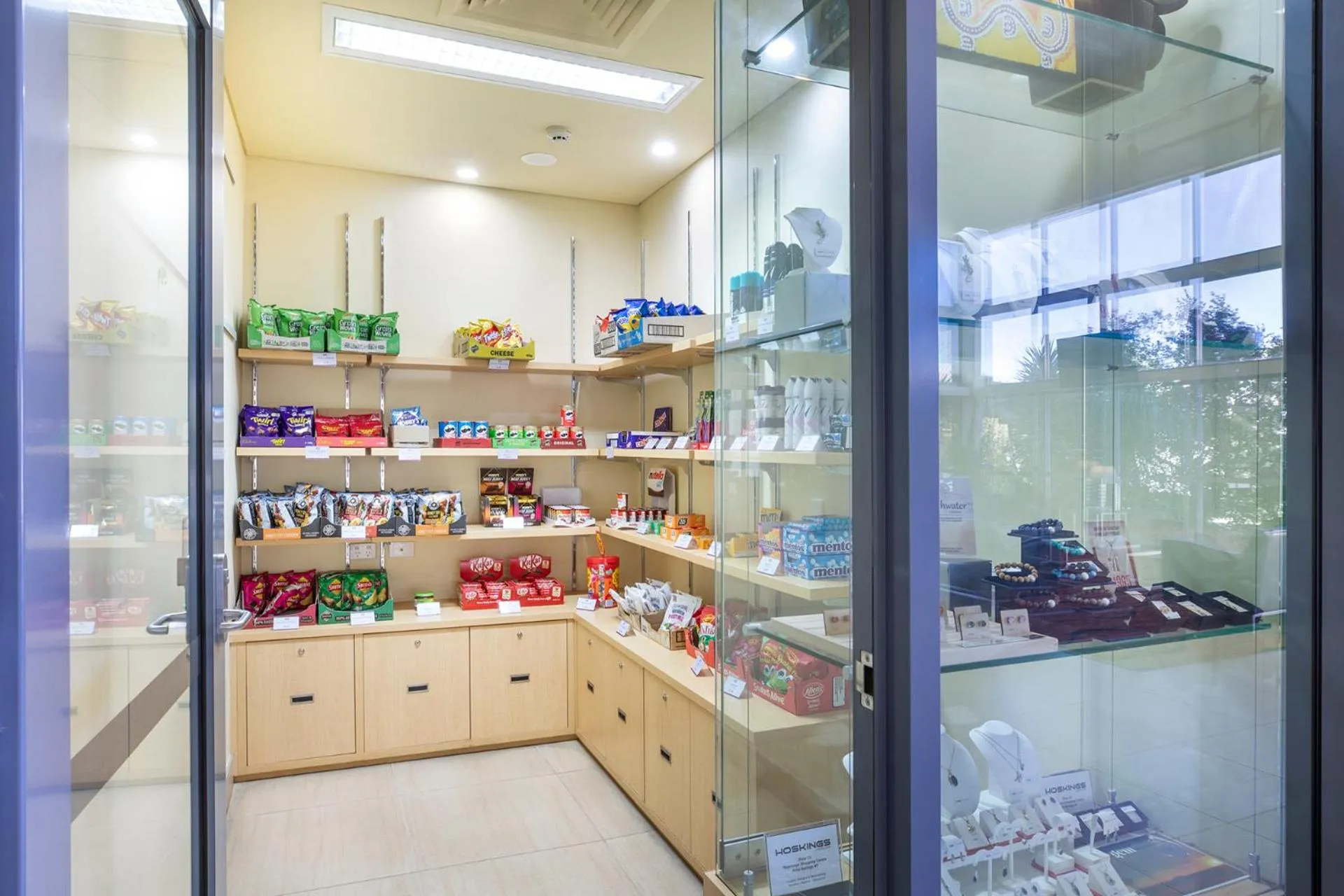 Lobby or reception in Crowne Plaza Alice Springs Lasseters by IHG