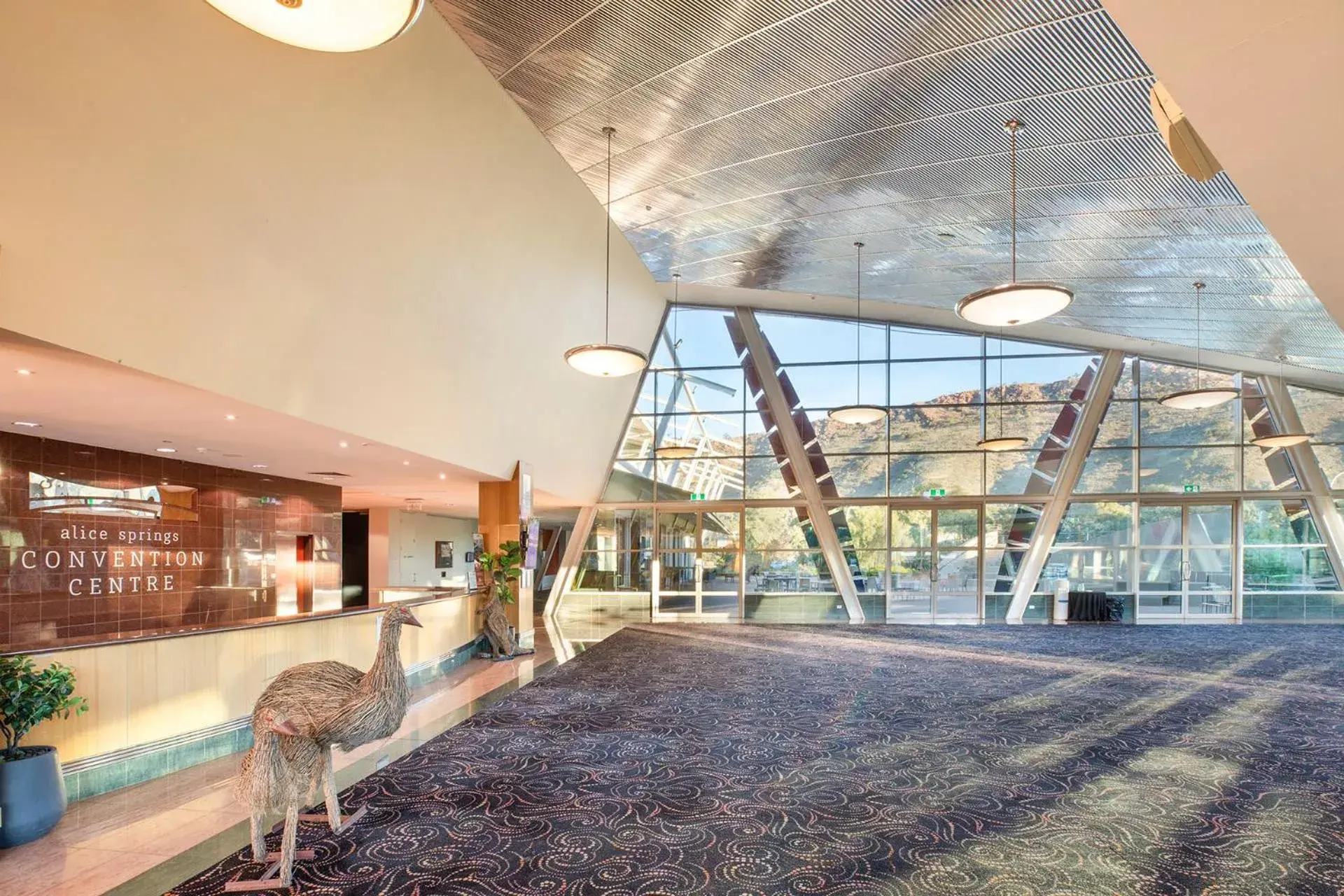 Lobby or reception in Crowne Plaza Alice Springs Lasseters by IHG Lobby or reception in Crowne Plaza Alice Springs Lasseters by IHG