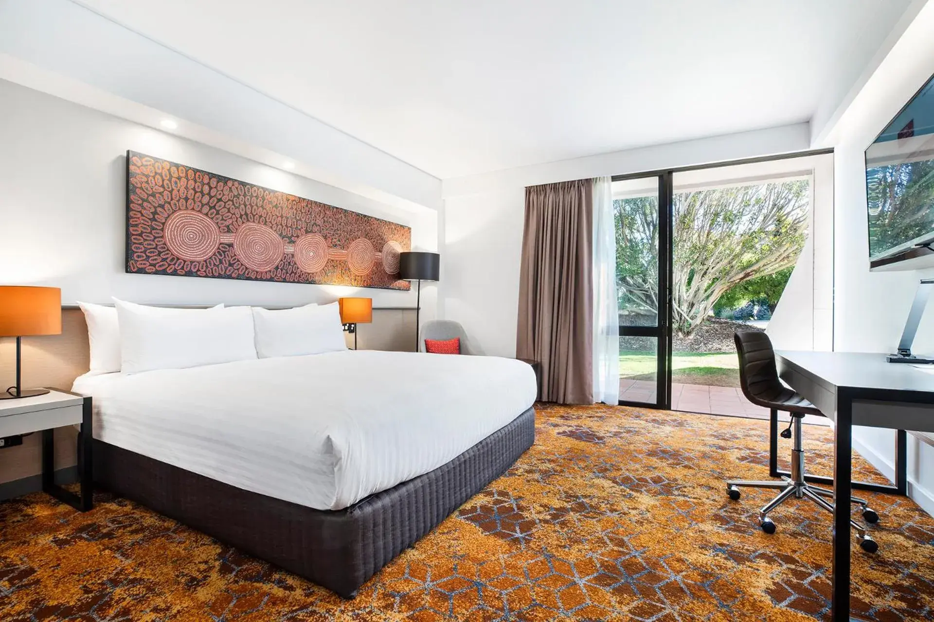 Bed in Crowne Plaza Alice Springs Lasseters by IHG Bed in Crowne Plaza Alice Springs Lasseters by IHG