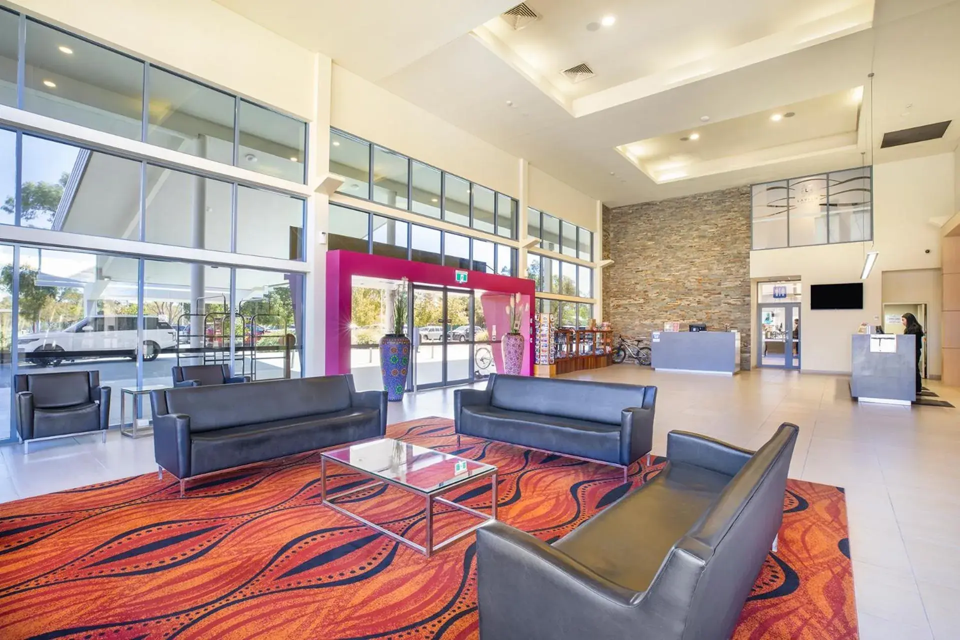 Lobby or reception in Crowne Plaza Alice Springs Lasseters by IHG Lobby or reception in Crowne Plaza Alice Springs Lasseters by IHG