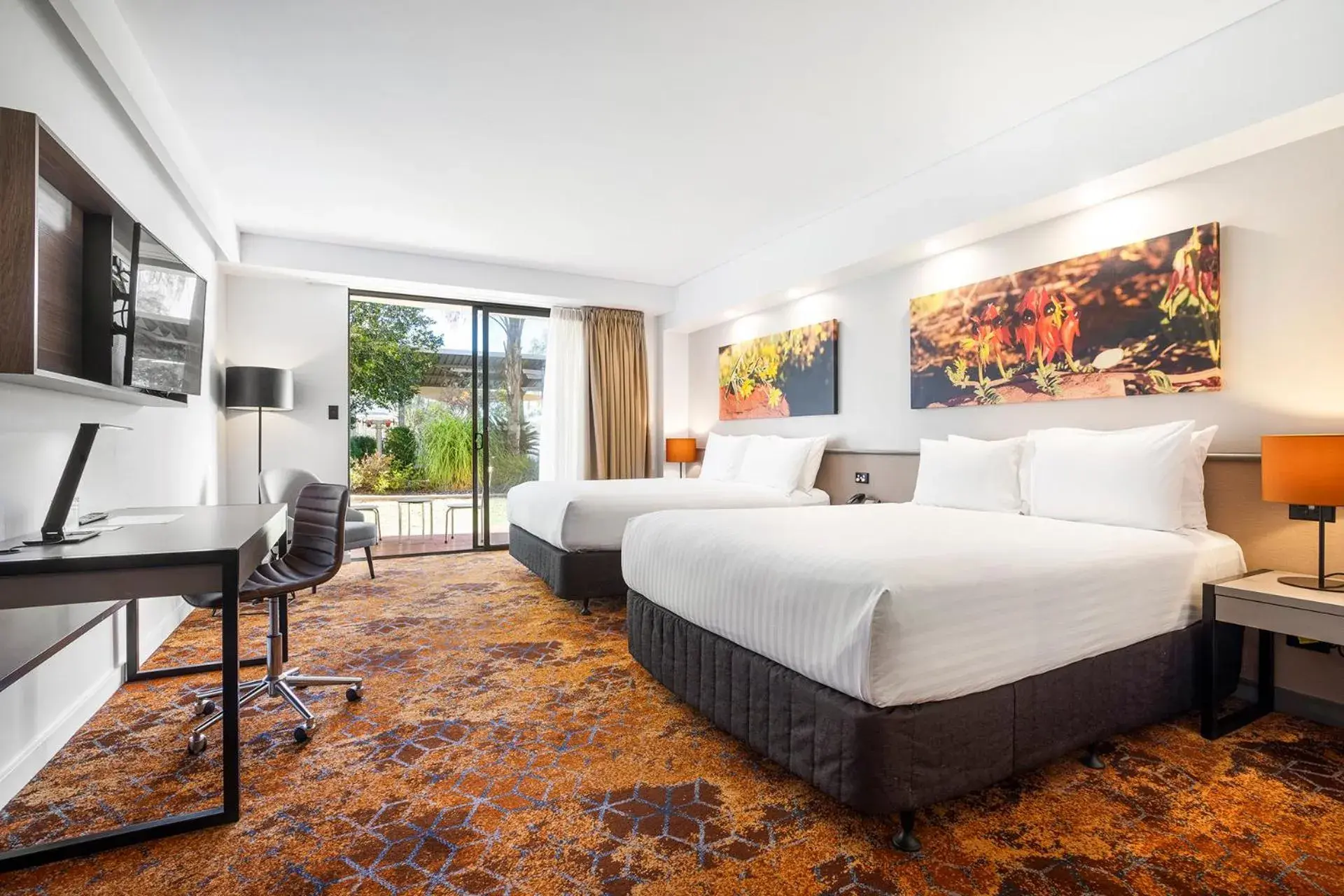 Bed in Crowne Plaza Alice Springs Lasseters by IHG Bed in Crowne Plaza Alice Springs Lasseters by IHG