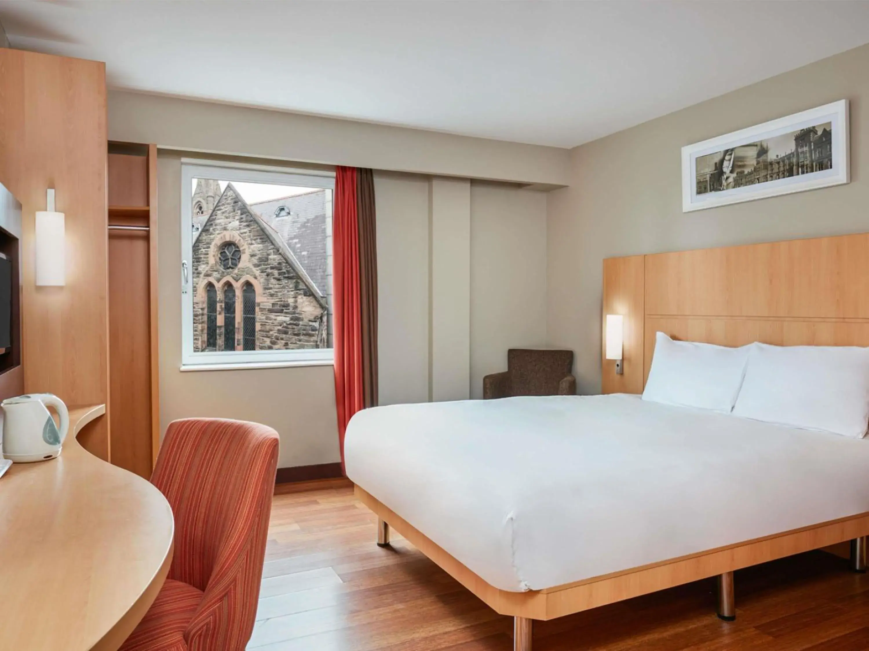 Property building, Bed in ibis Belfast Queens Quarter Property building, Bed in ibis Belfast Queens Quarter