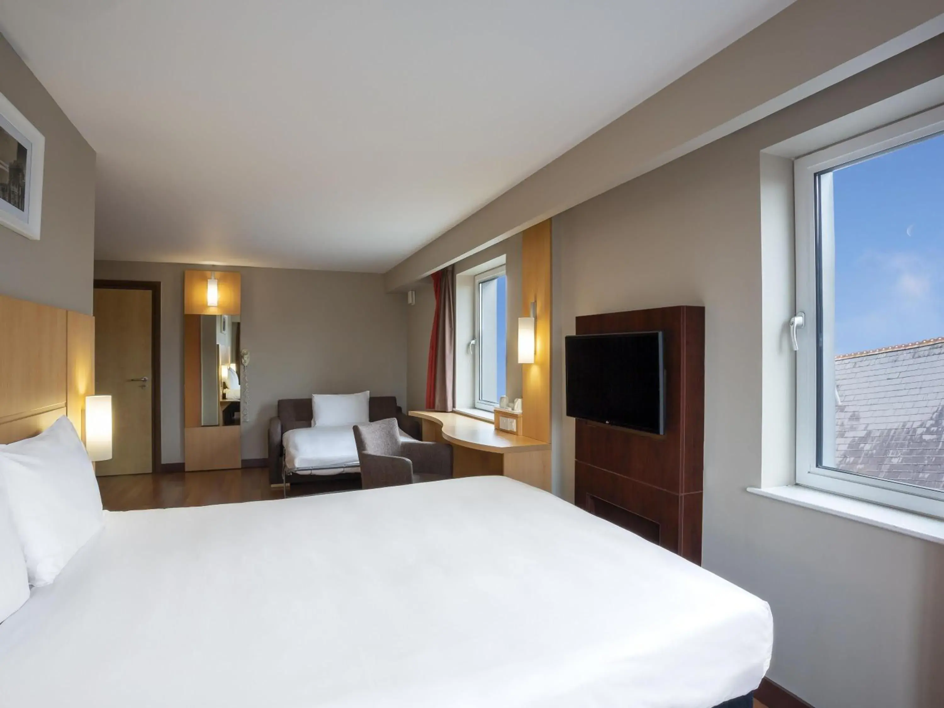 Bedroom, Bed in ibis Belfast Queens Quarter Bedroom, Bed in ibis Belfast Queens Quarter