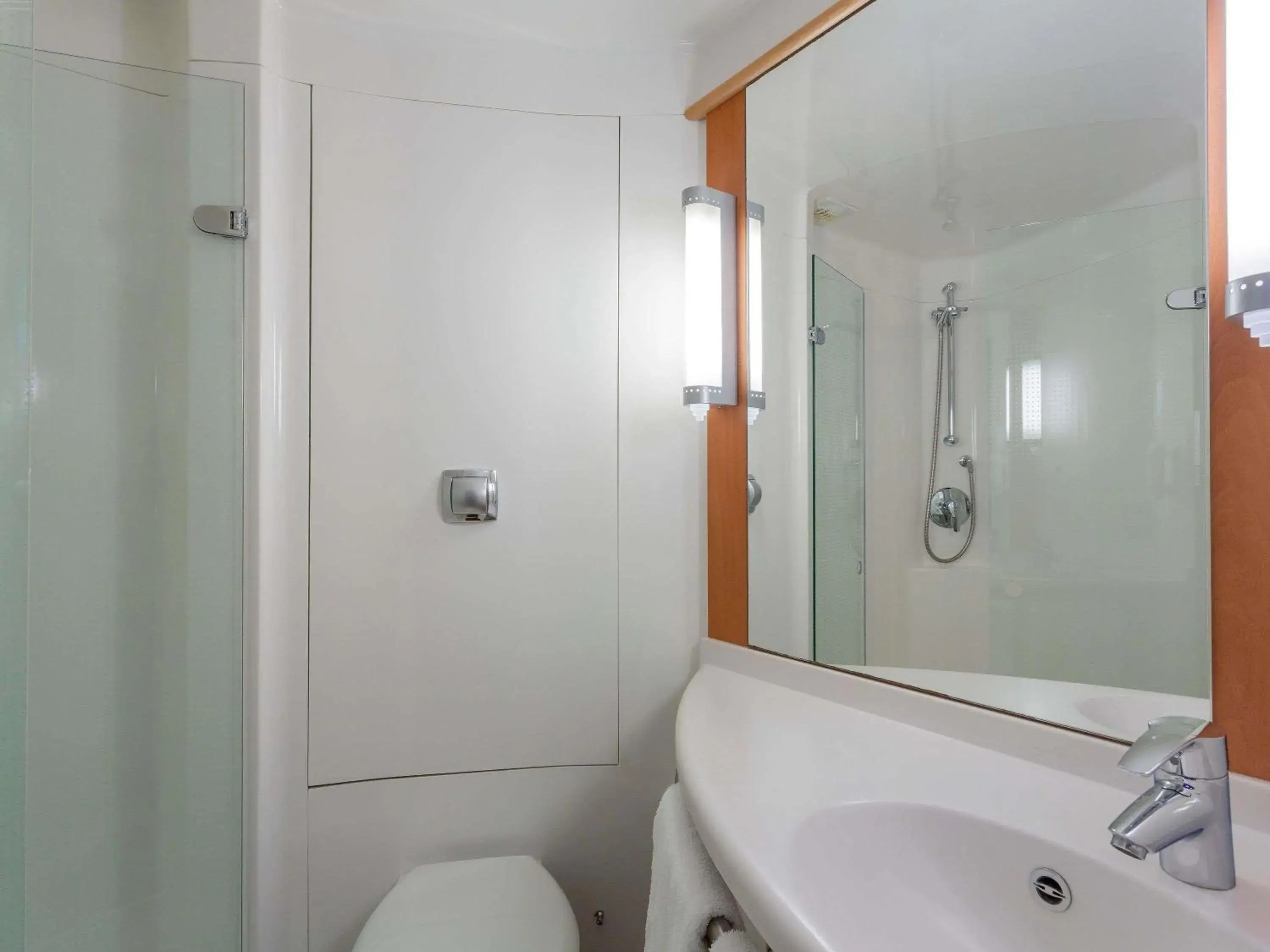 Bedroom in ibis Belfast Queens Quarter Bedroom in ibis Belfast Queens Quarter