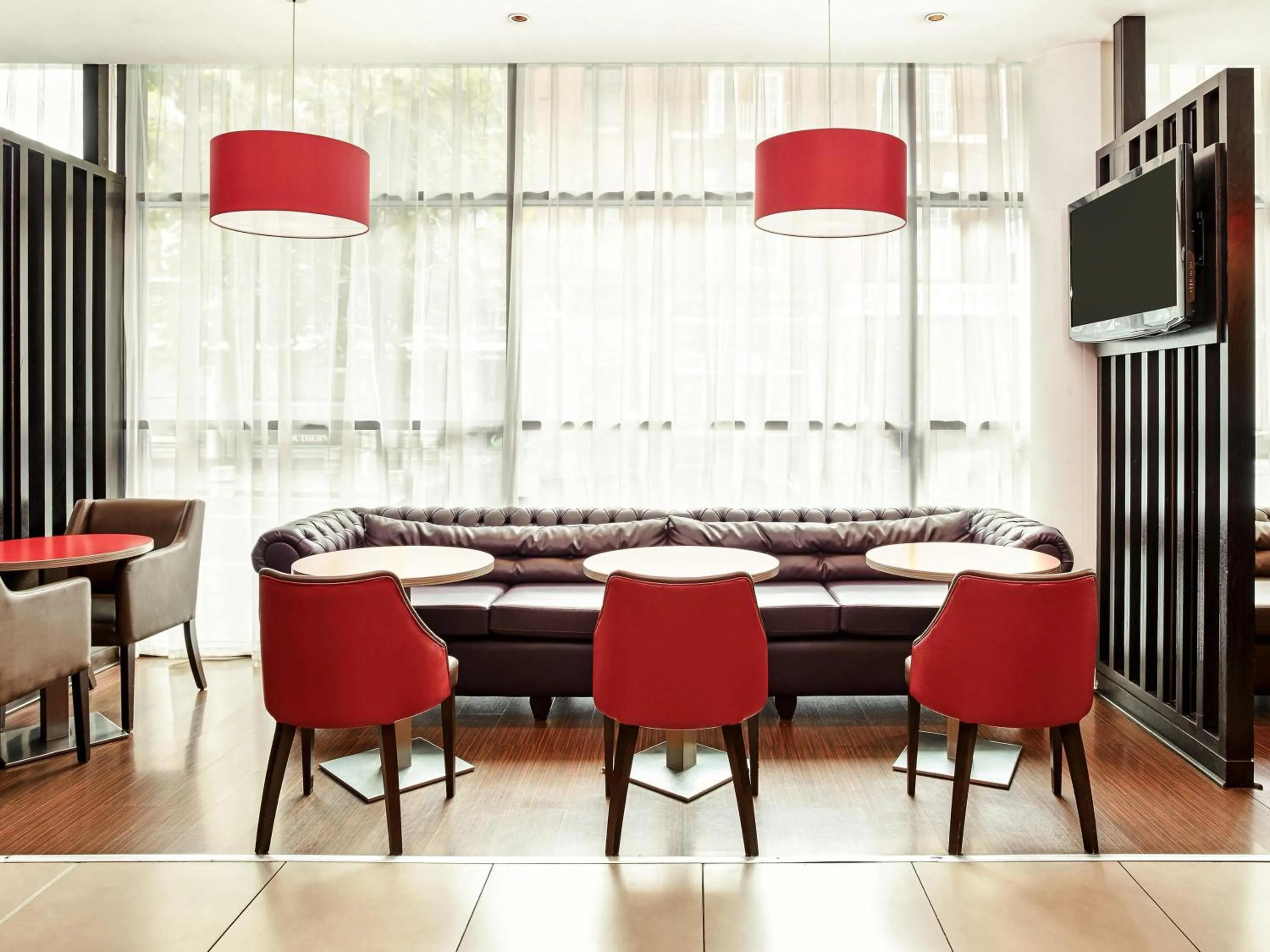 Restaurant/places to eat in ibis Belfast City Centre