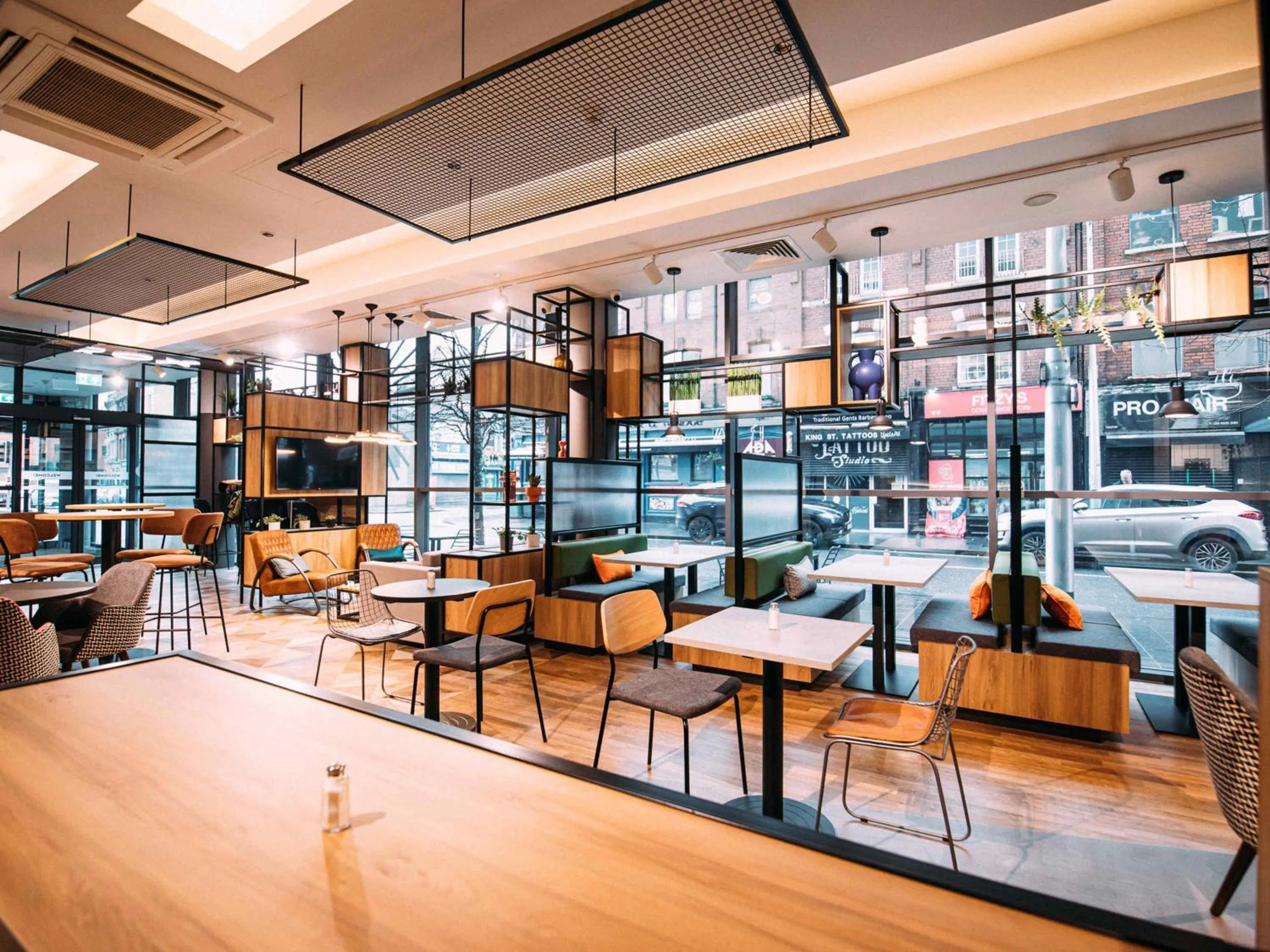 Restaurant/places to eat in ibis Belfast City Centre