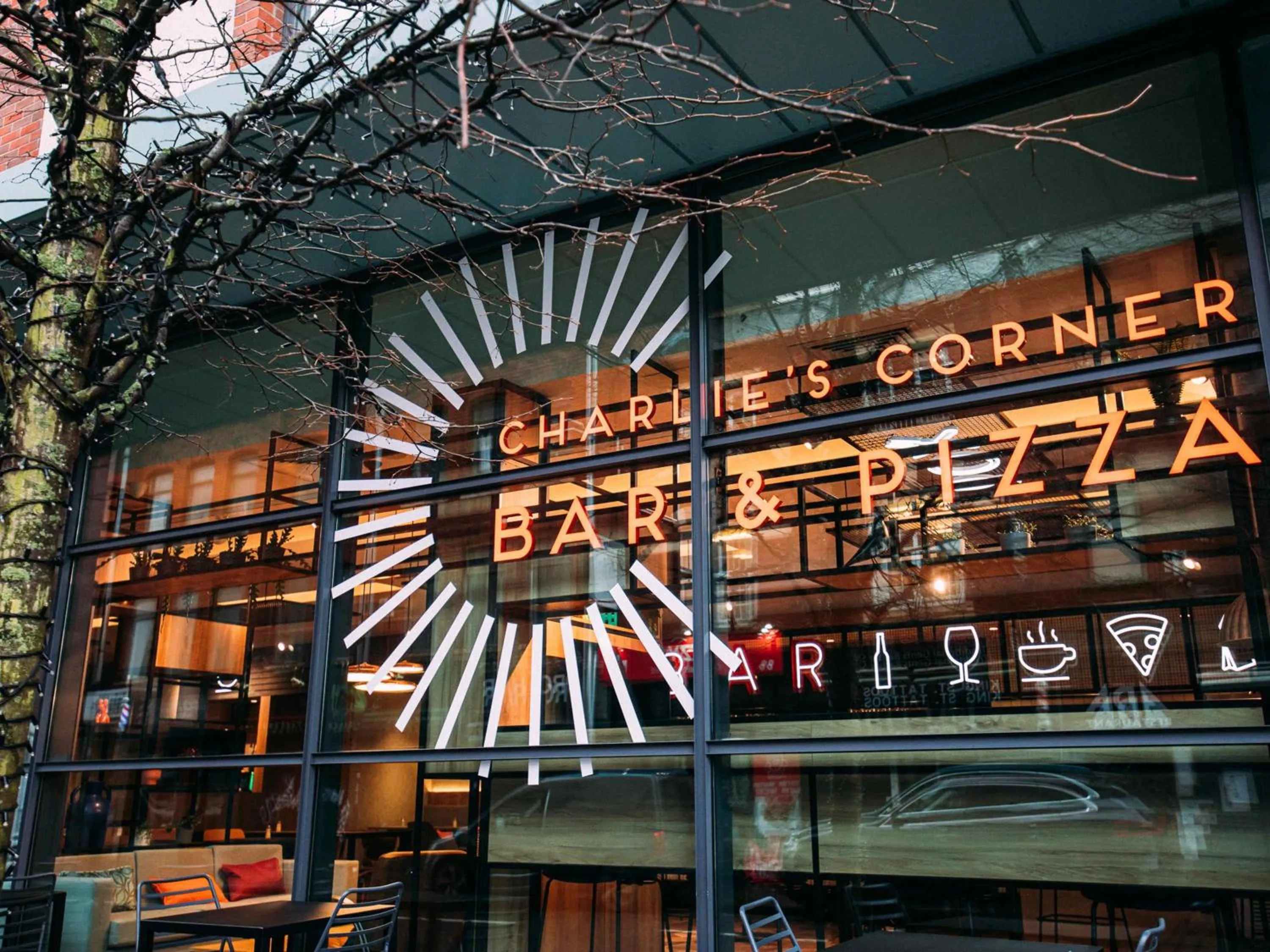 Restaurant/places to eat in ibis Belfast City Centre