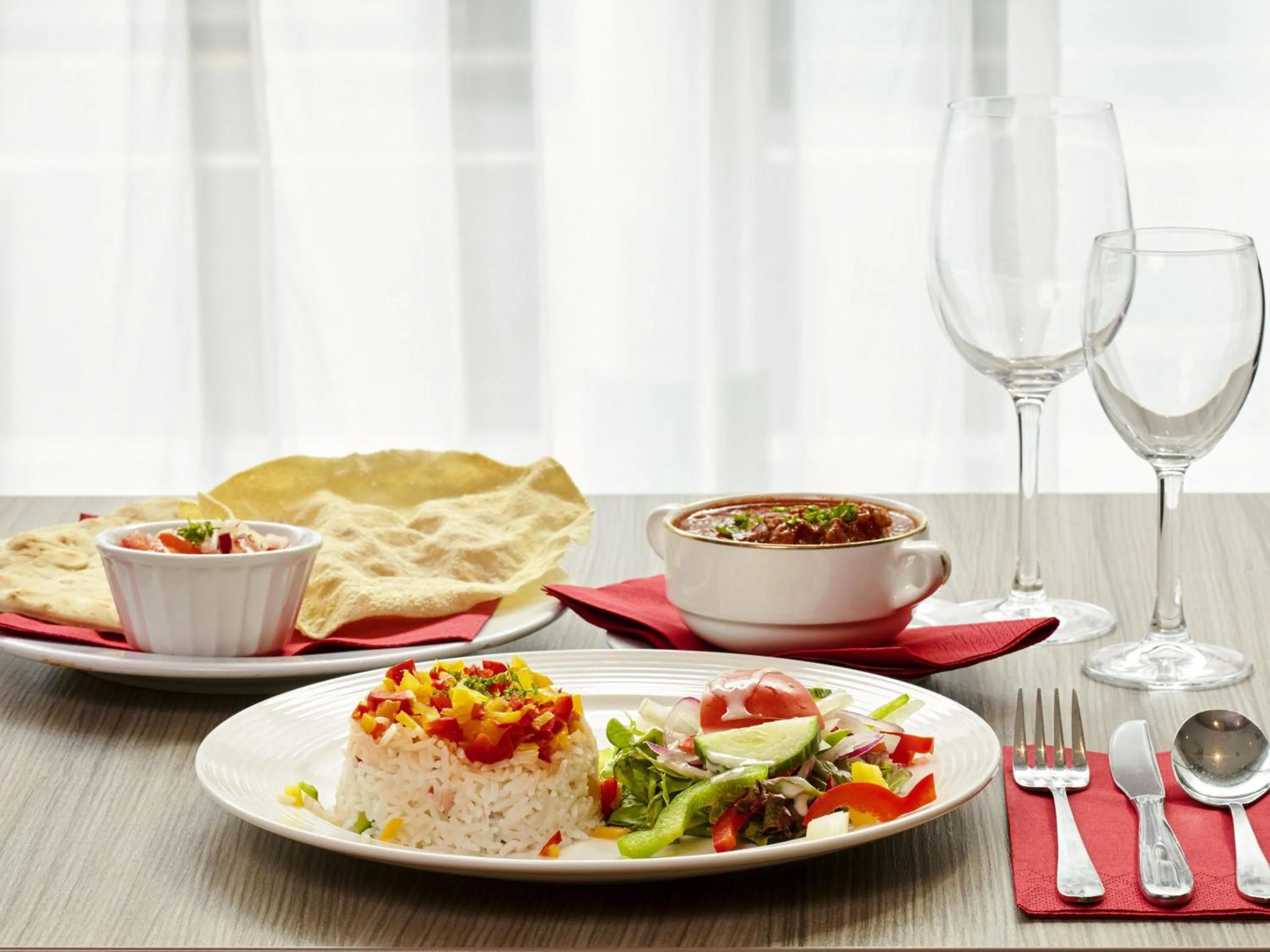 Restaurant/places to eat in ibis Belfast City Centre