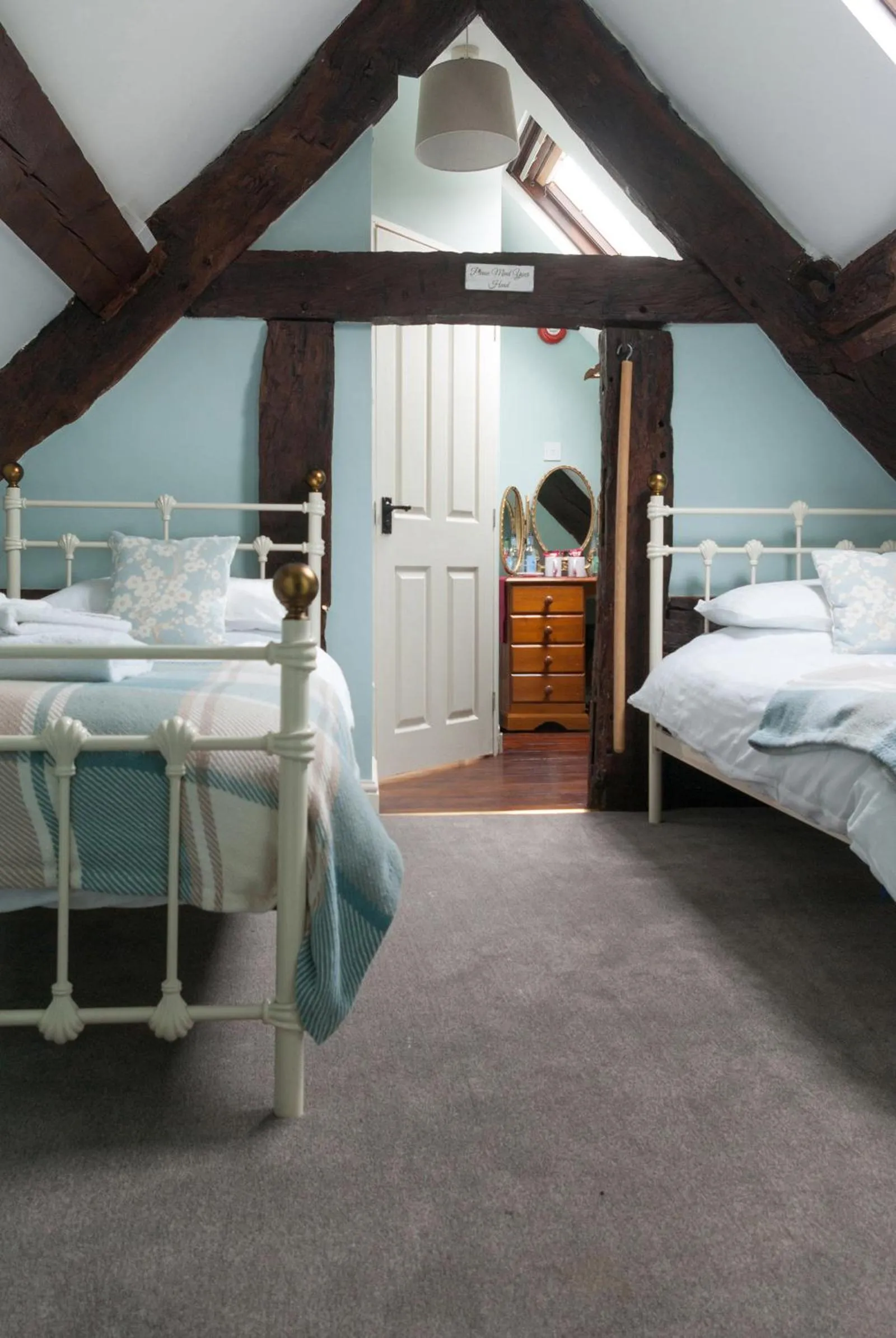 Photo of the whole room, Bed in The Dragon Hotel