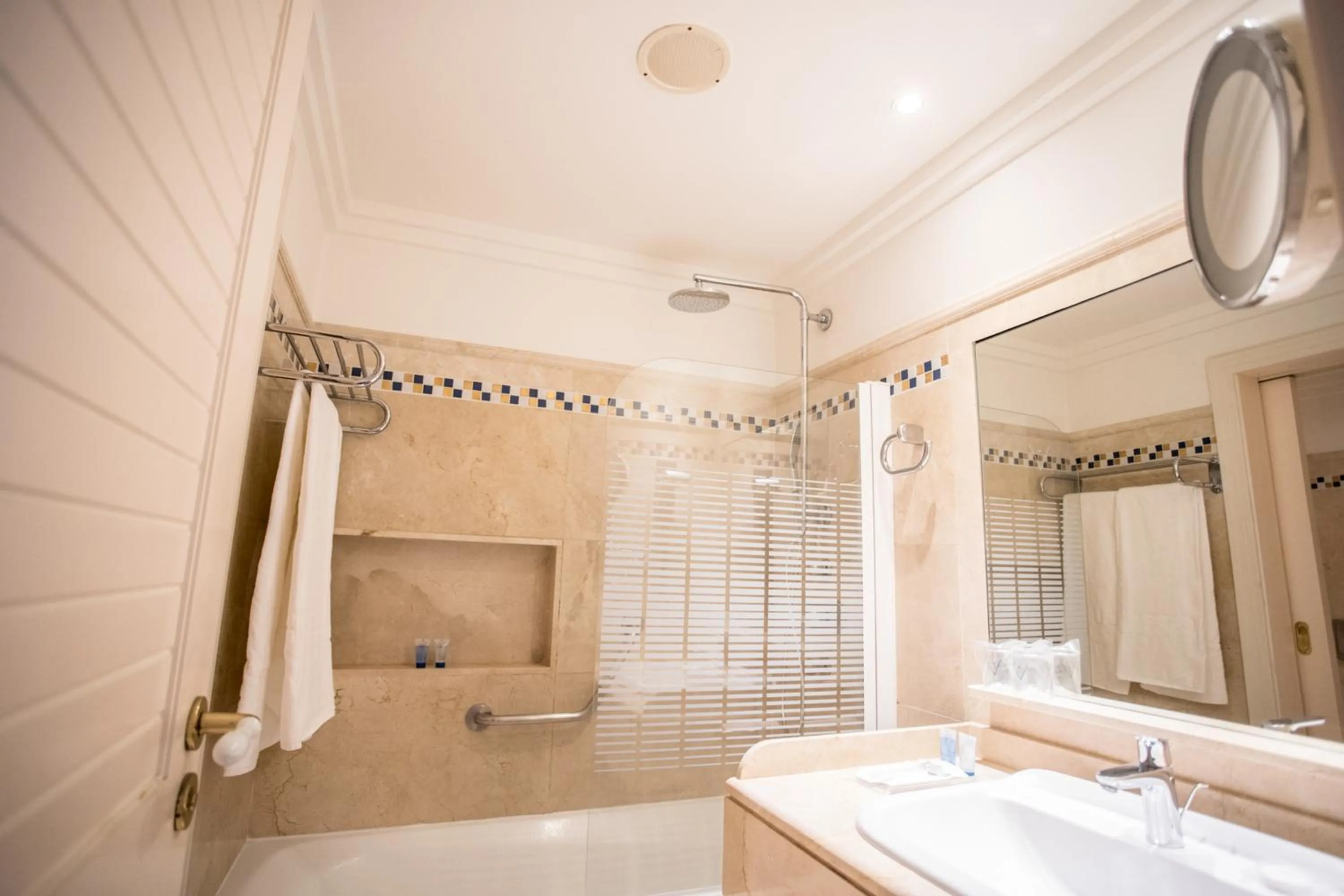 Bathroom in Hotel Playa Victoria