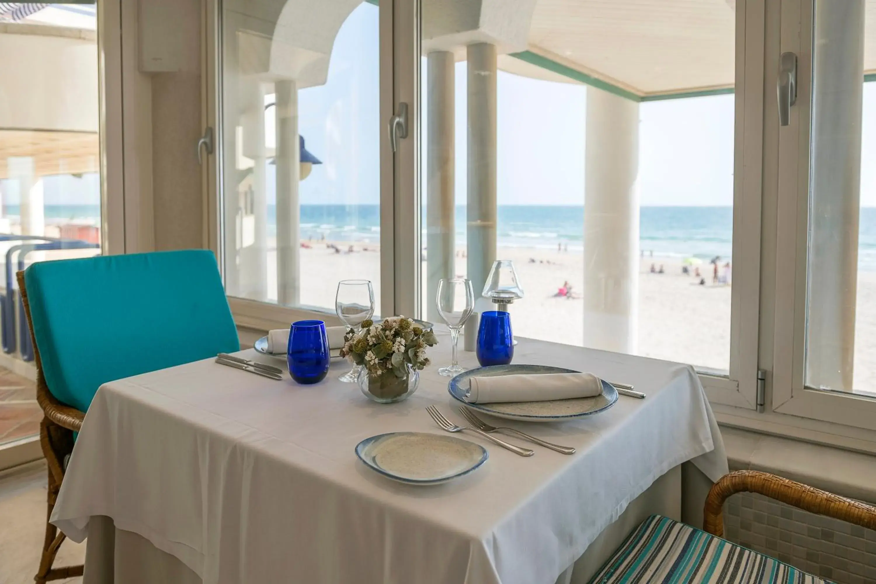 Restaurant/places to eat in Hotel Playa Victoria Restaurant/places to eat in Hotel Playa Victoria