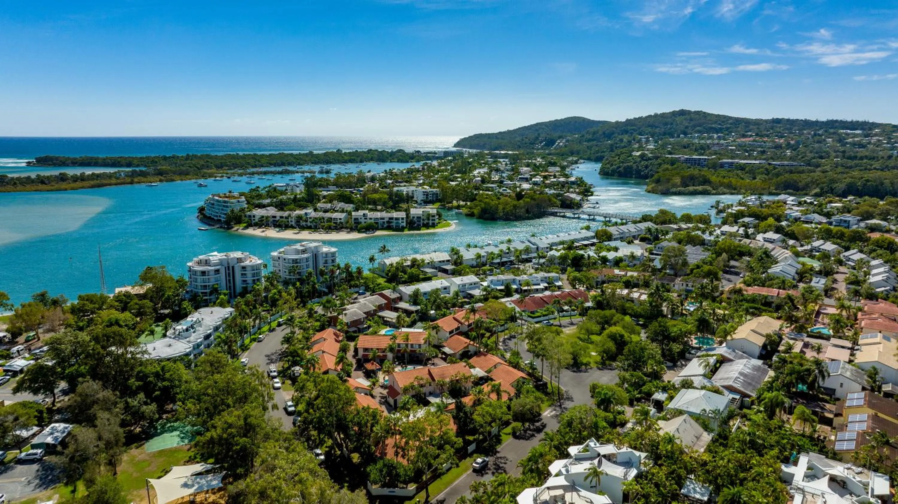 Property building in Wolngarin Holiday Resort Noosa