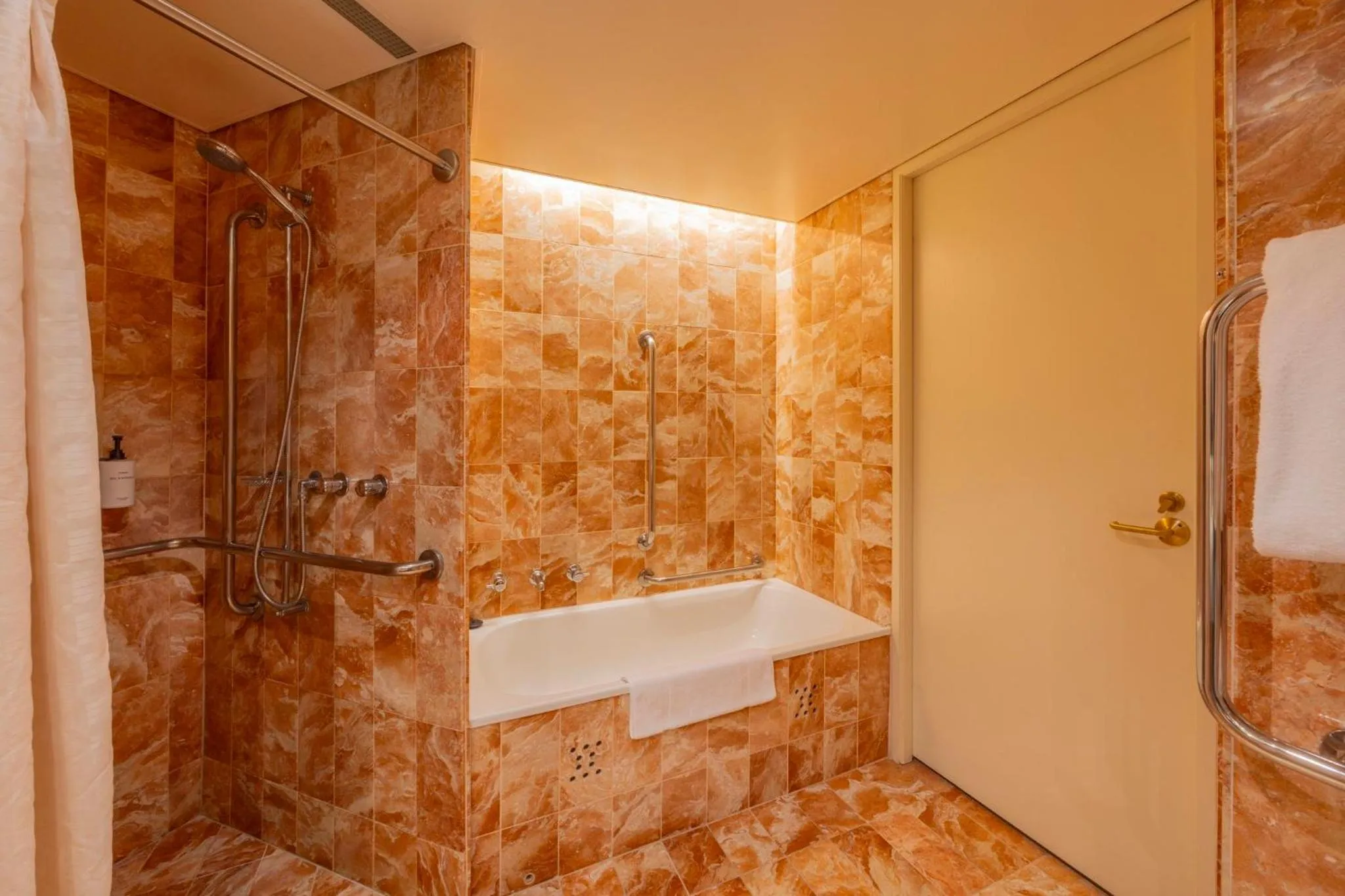 Photo of the whole room in InterContinental Adelaide by IHG