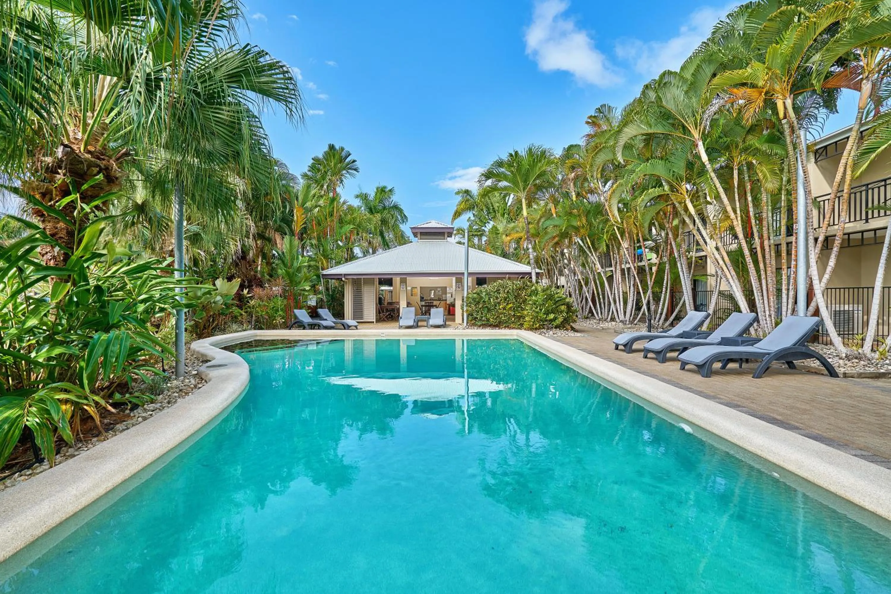 Trinity Beach Club Holiday Apartments