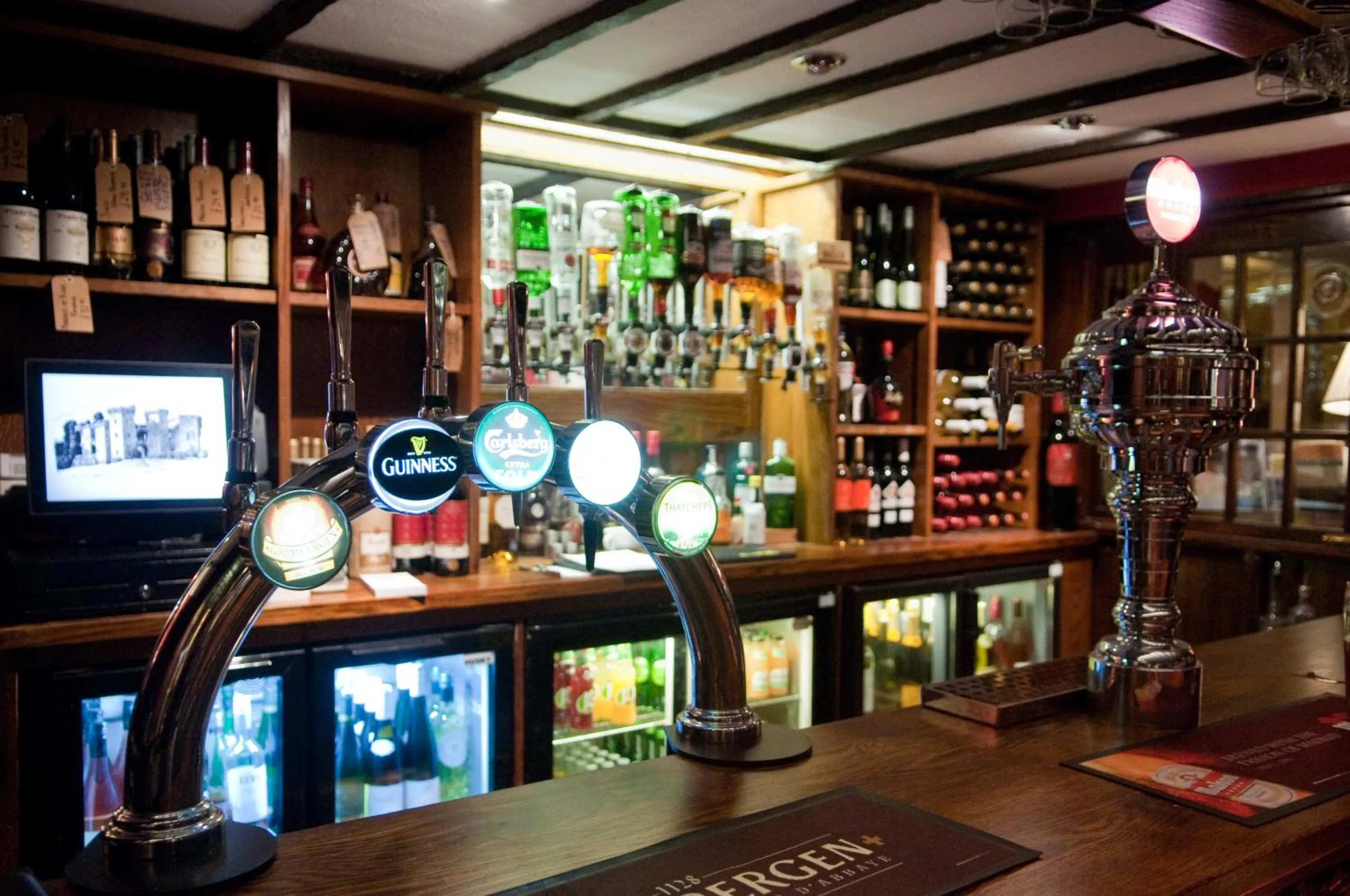 Lounge or bar in The Beaufort, Raglan