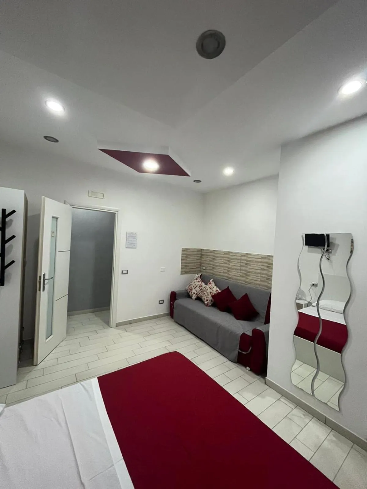 Photo of the whole room, Bed in Family Room