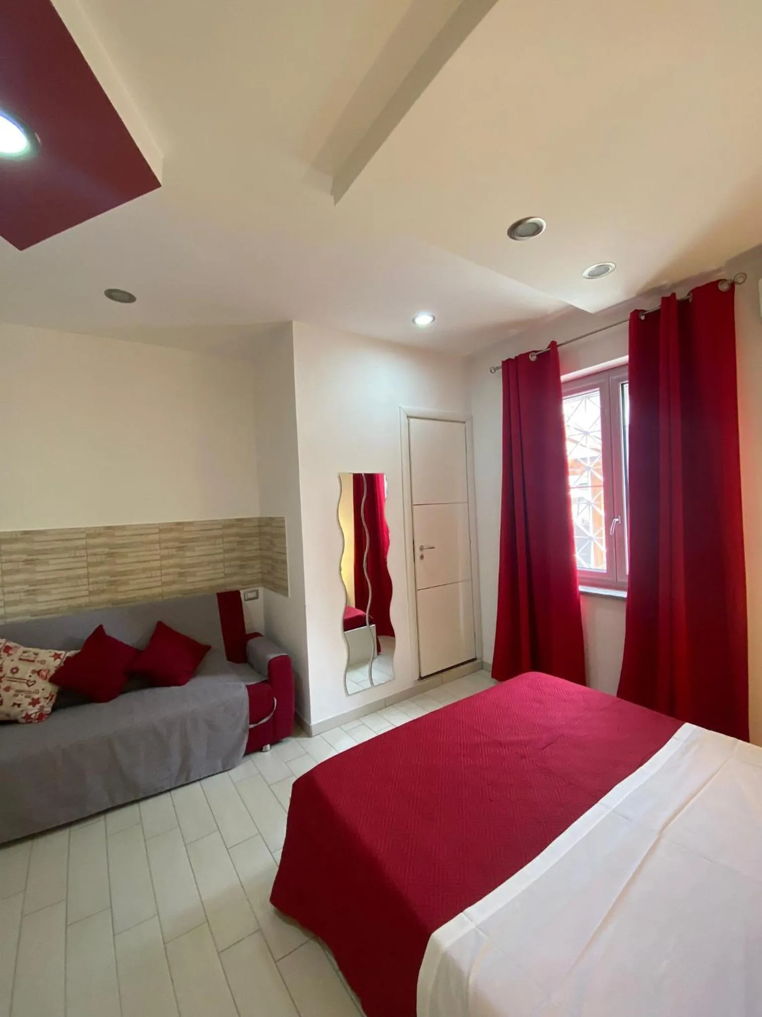 Photo of the whole room, Bed in Family Room