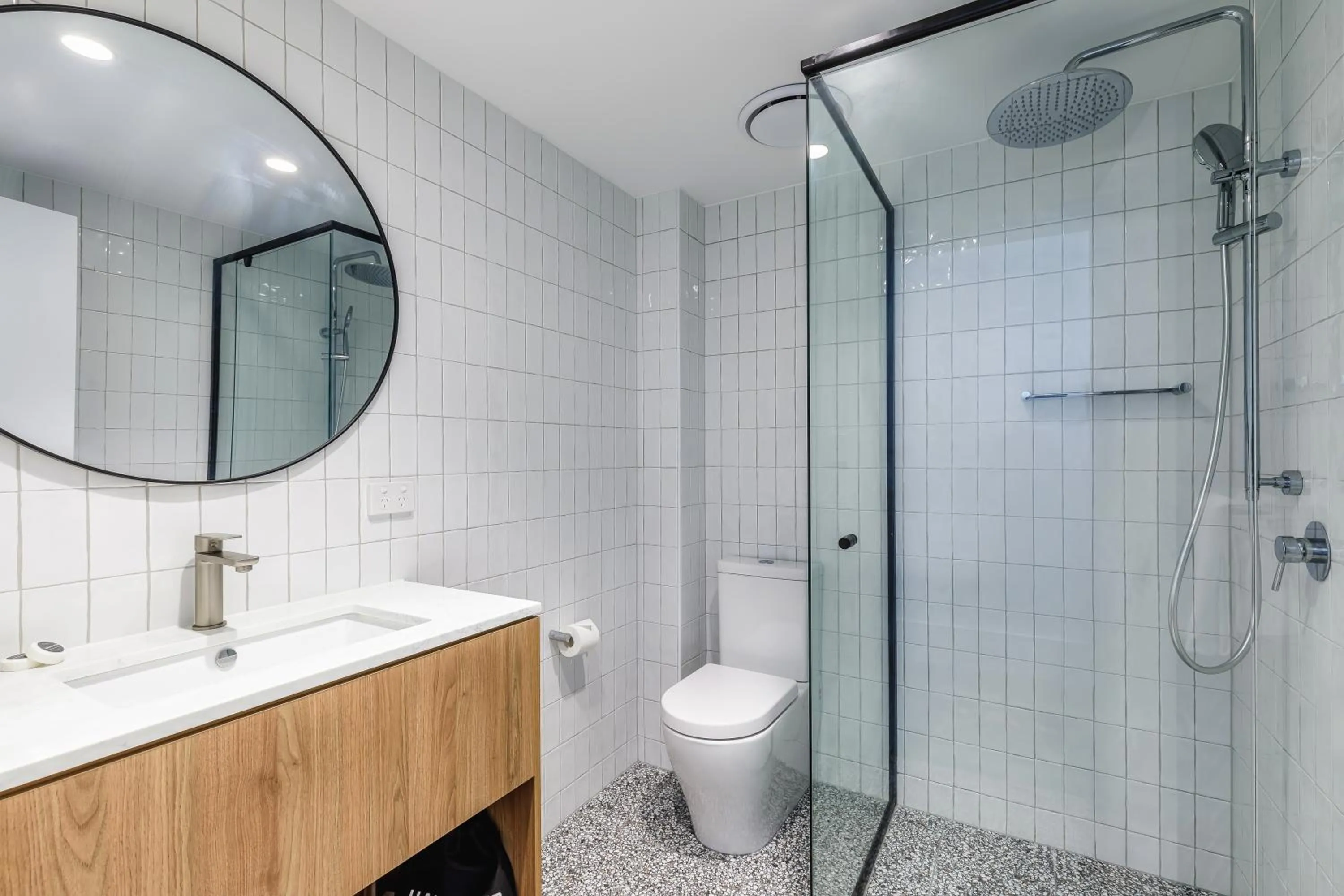 Shower in Royal Exhibition Hotel