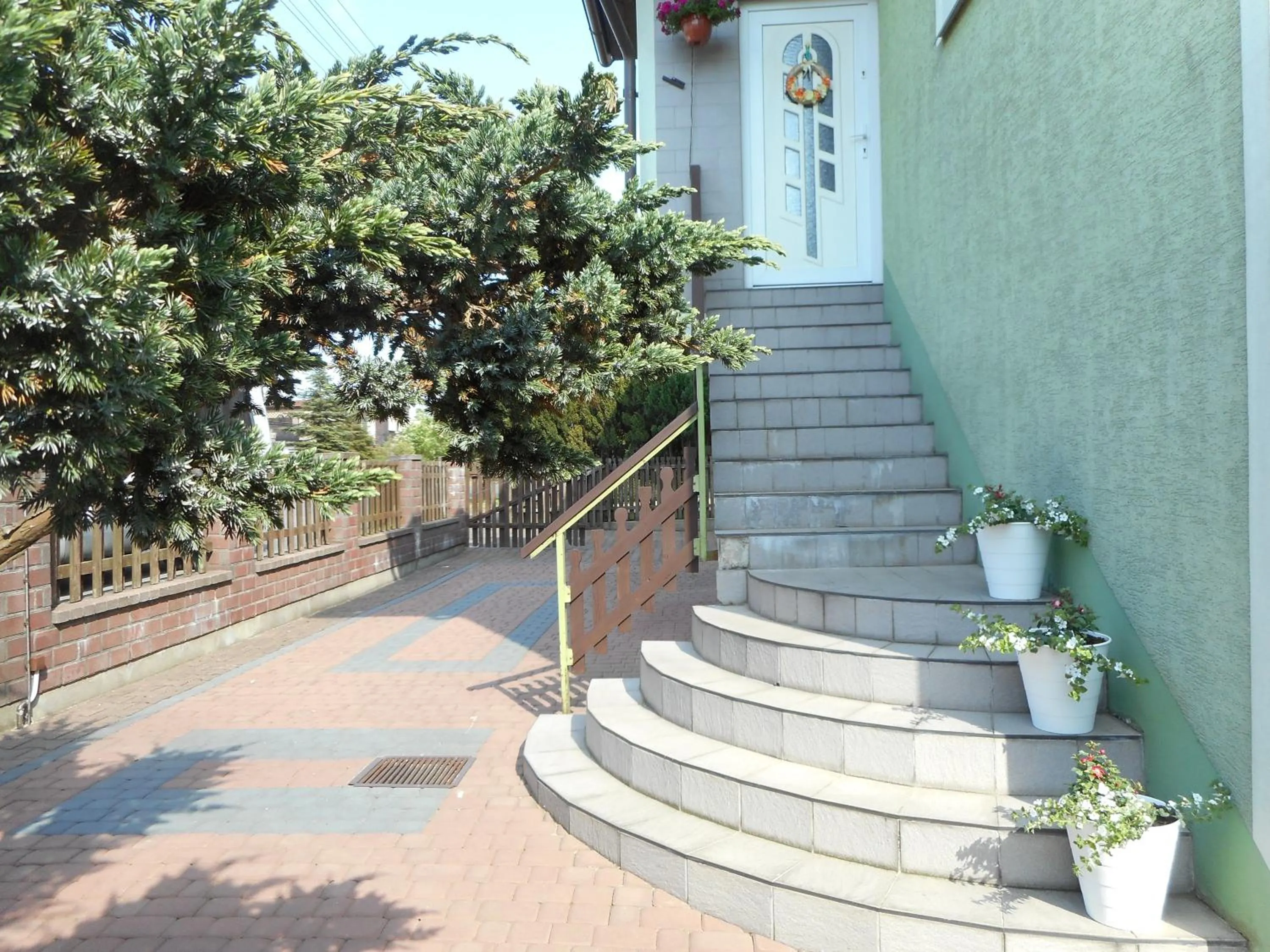 Facade/entrance in Villa Karo