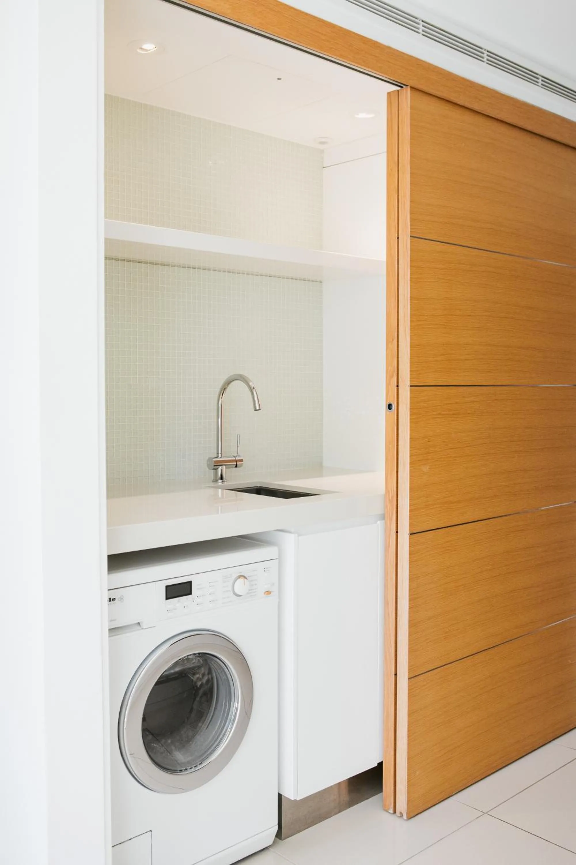 washing machine in Netanya Noosa Beachfront Resort