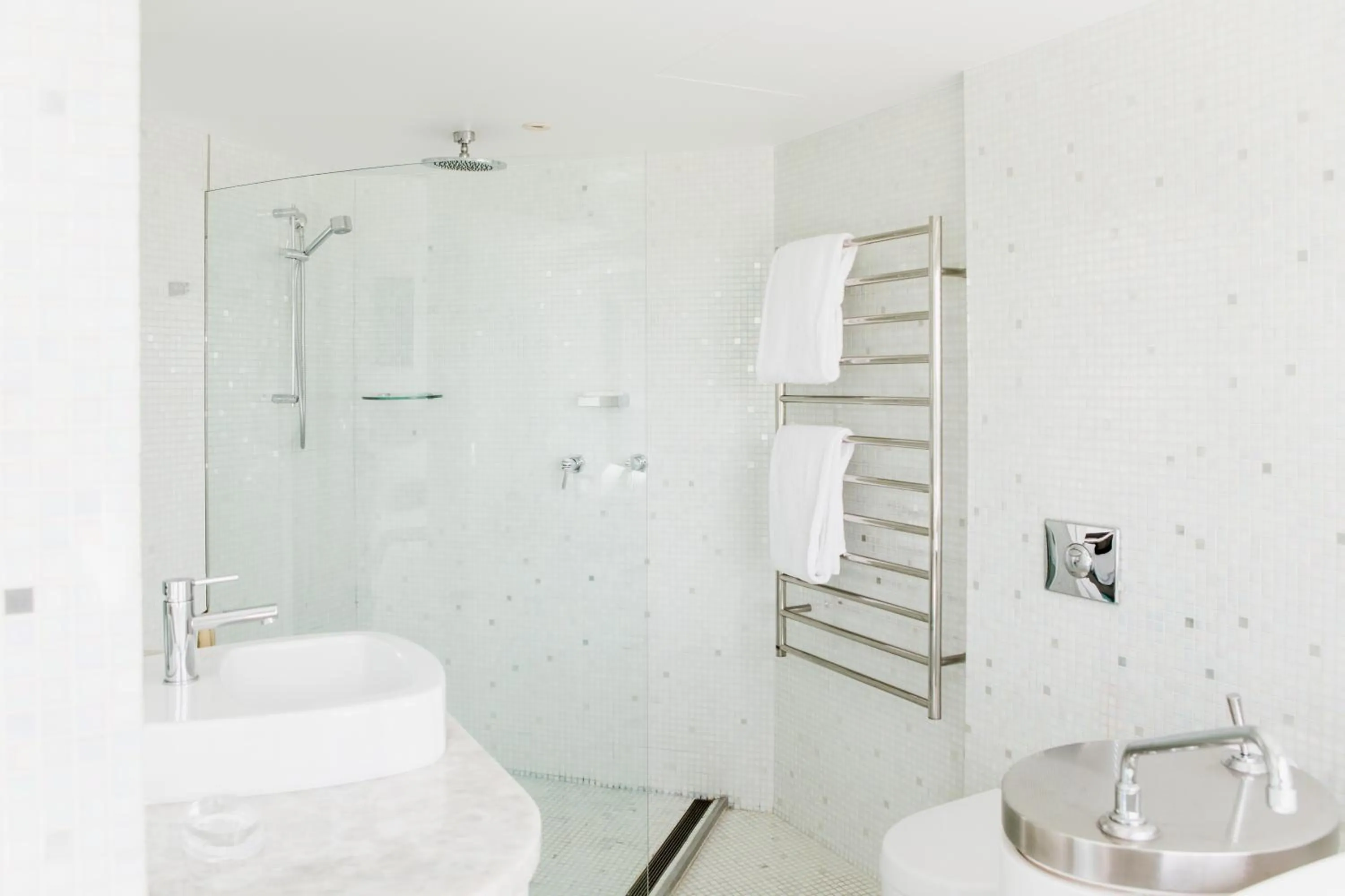 Shower in Netanya Noosa Beachfront Resort