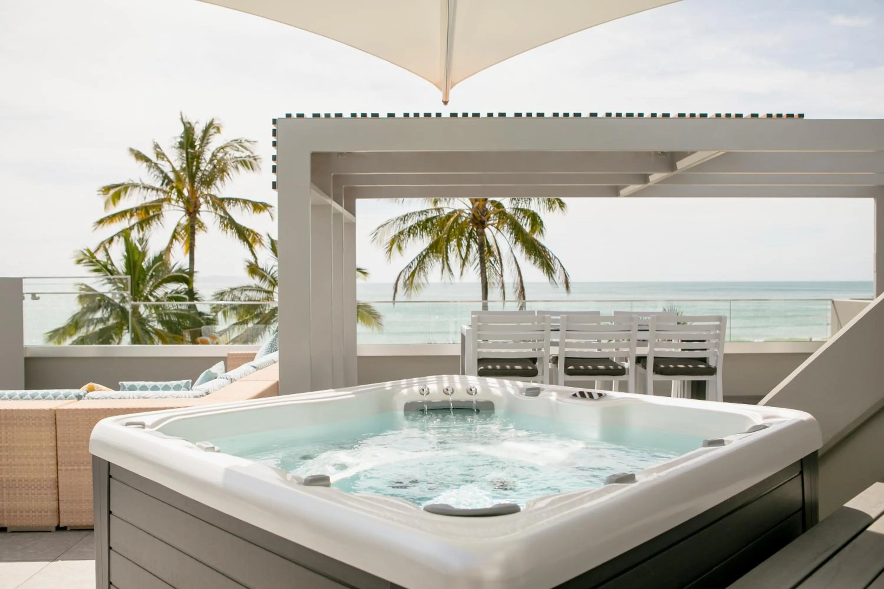 Hot Tub in Netanya Noosa Beachfront Resort