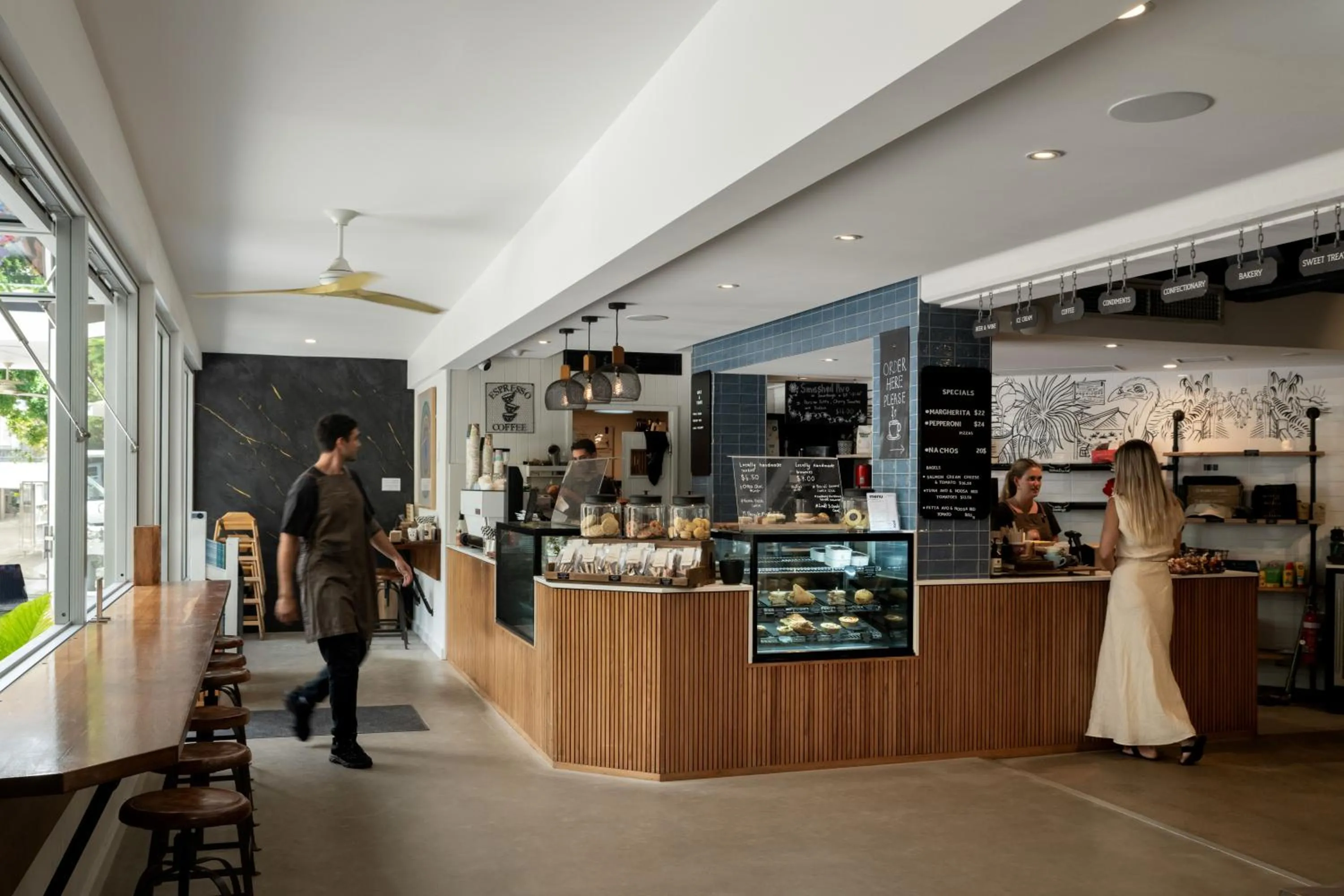 Restaurant/places to eat in Netanya Noosa Beachfront Resort