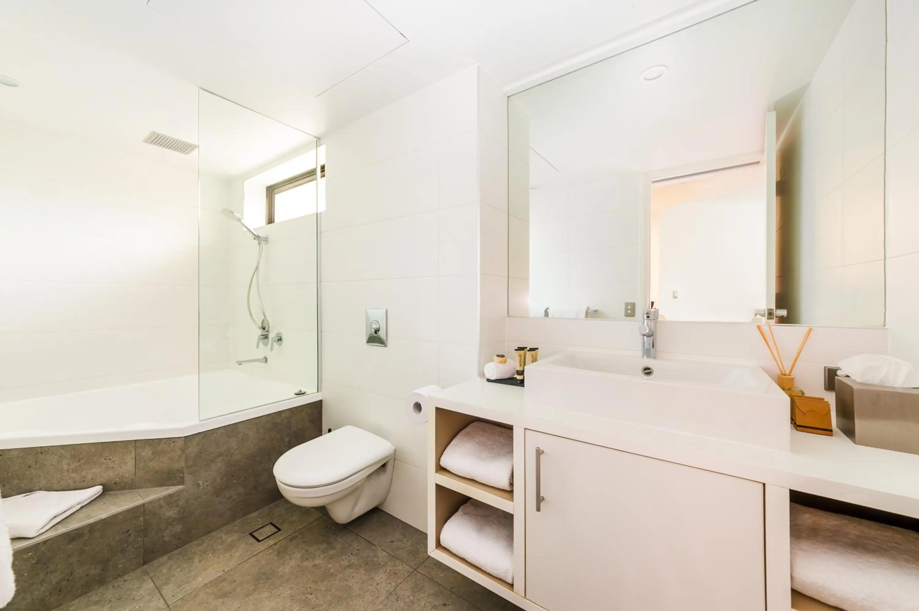 Shower in Netanya Noosa Beachfront Resort