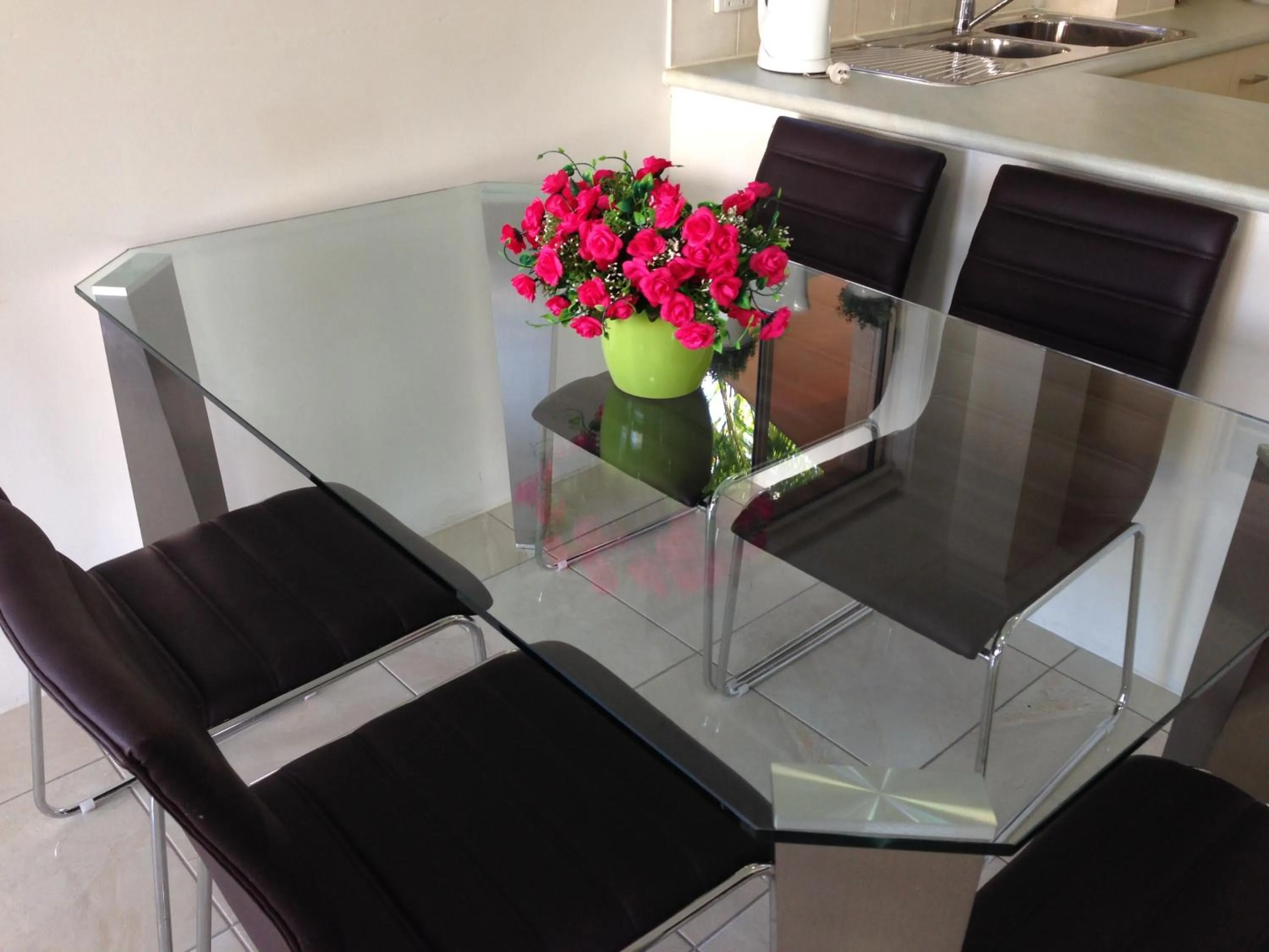 Dining area in Surfers Riverside