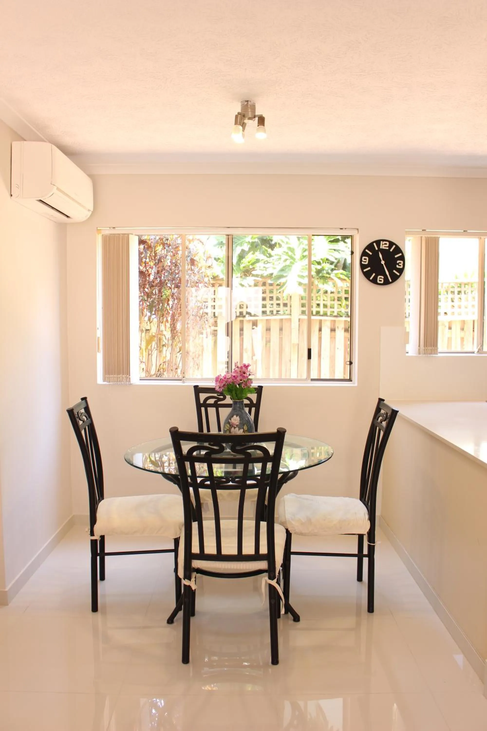 Dining area in Surfers Riverside