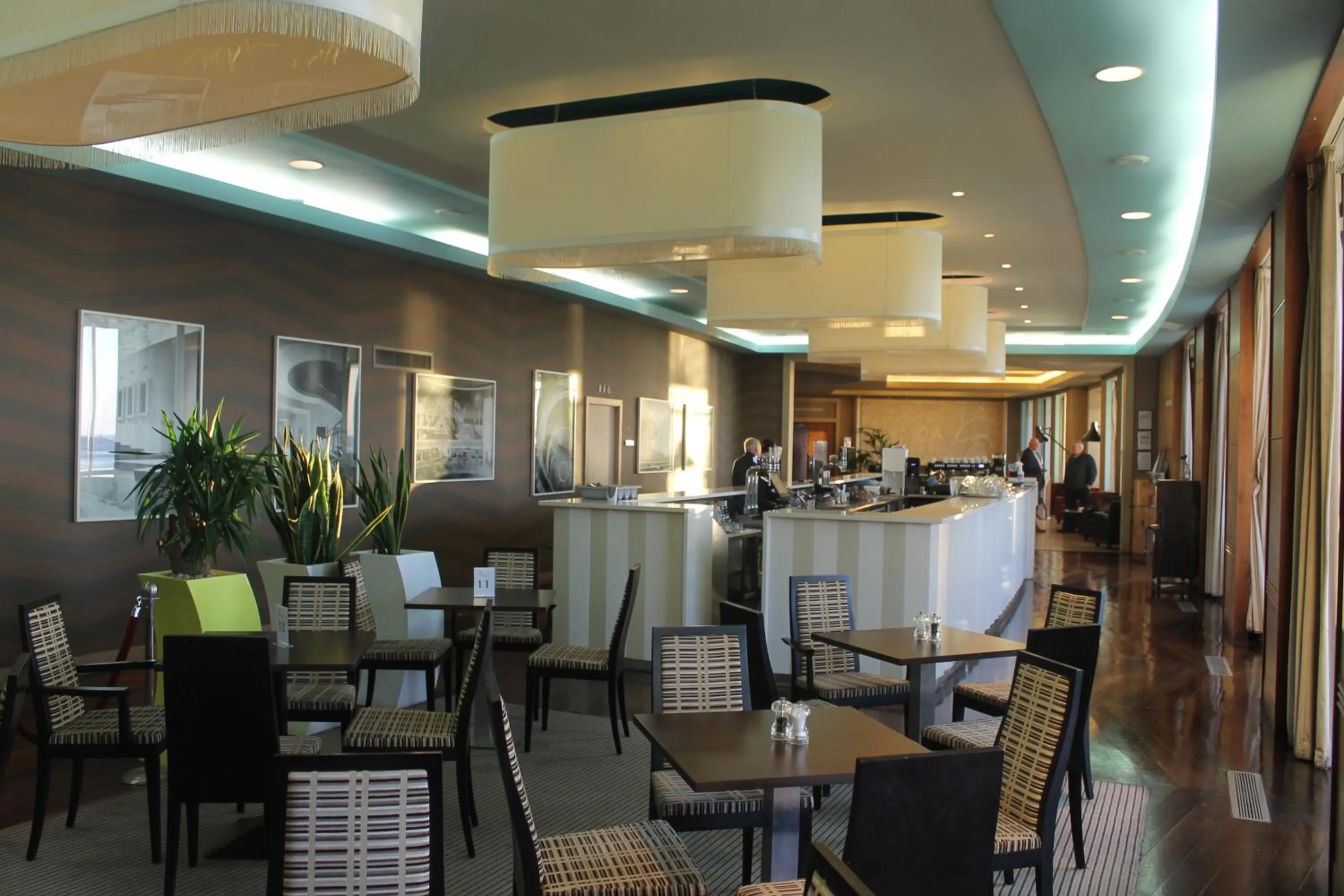 Restaurant/places to eat in The Midland