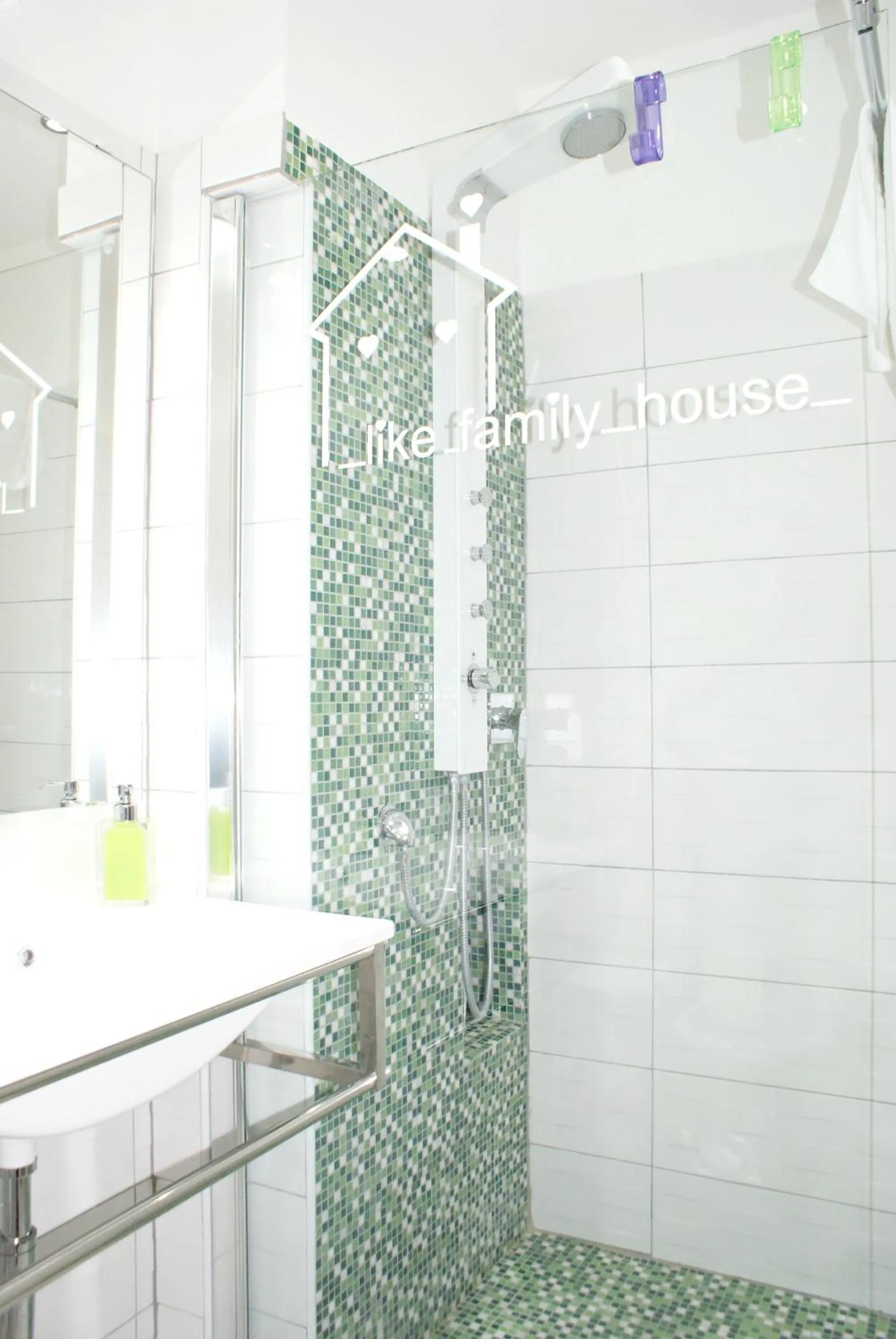 Like Family House