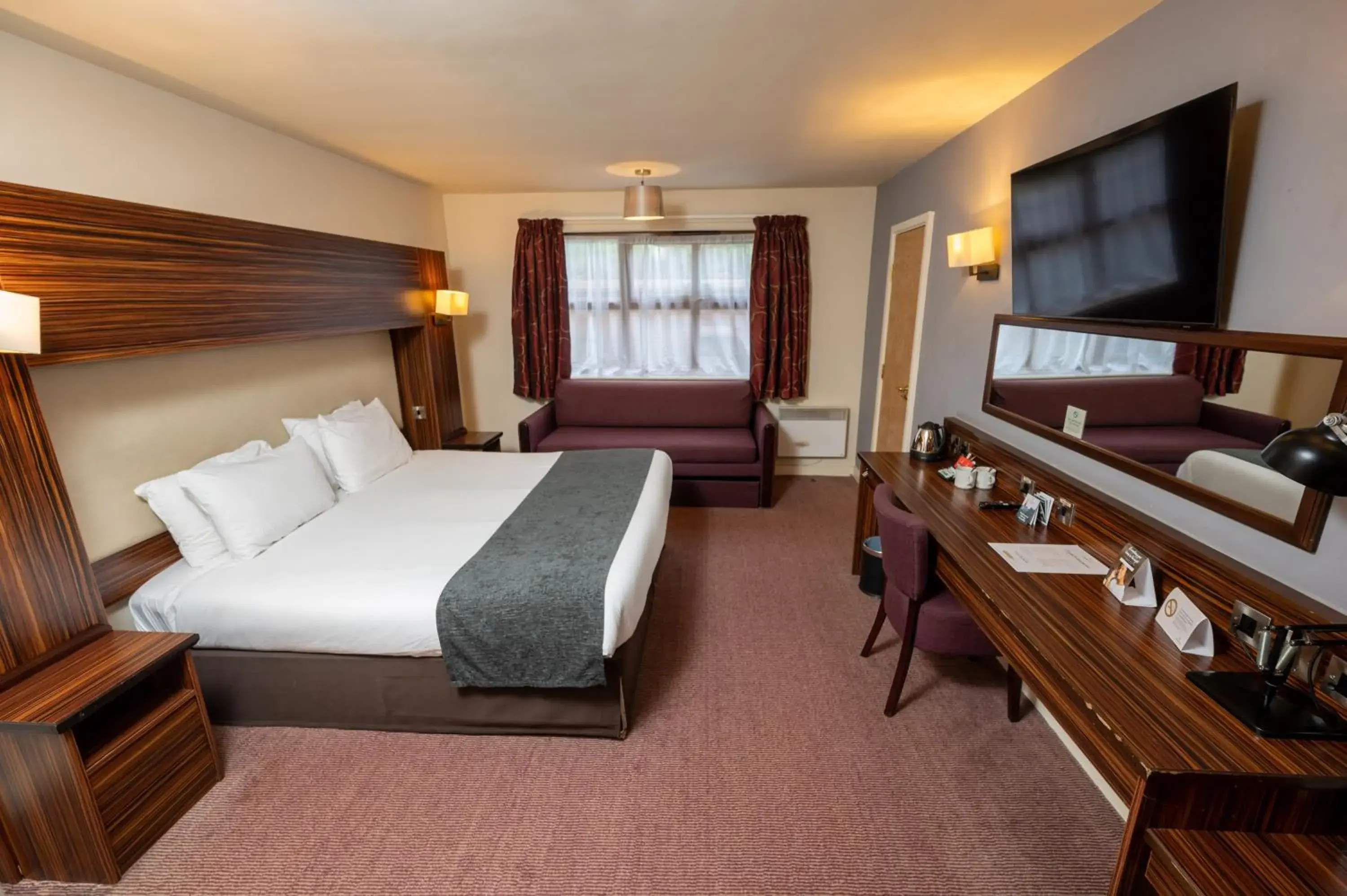 Double Room in The Fernhurst by Greene King Inns Double Room in The Fernhurst by Greene King Inns