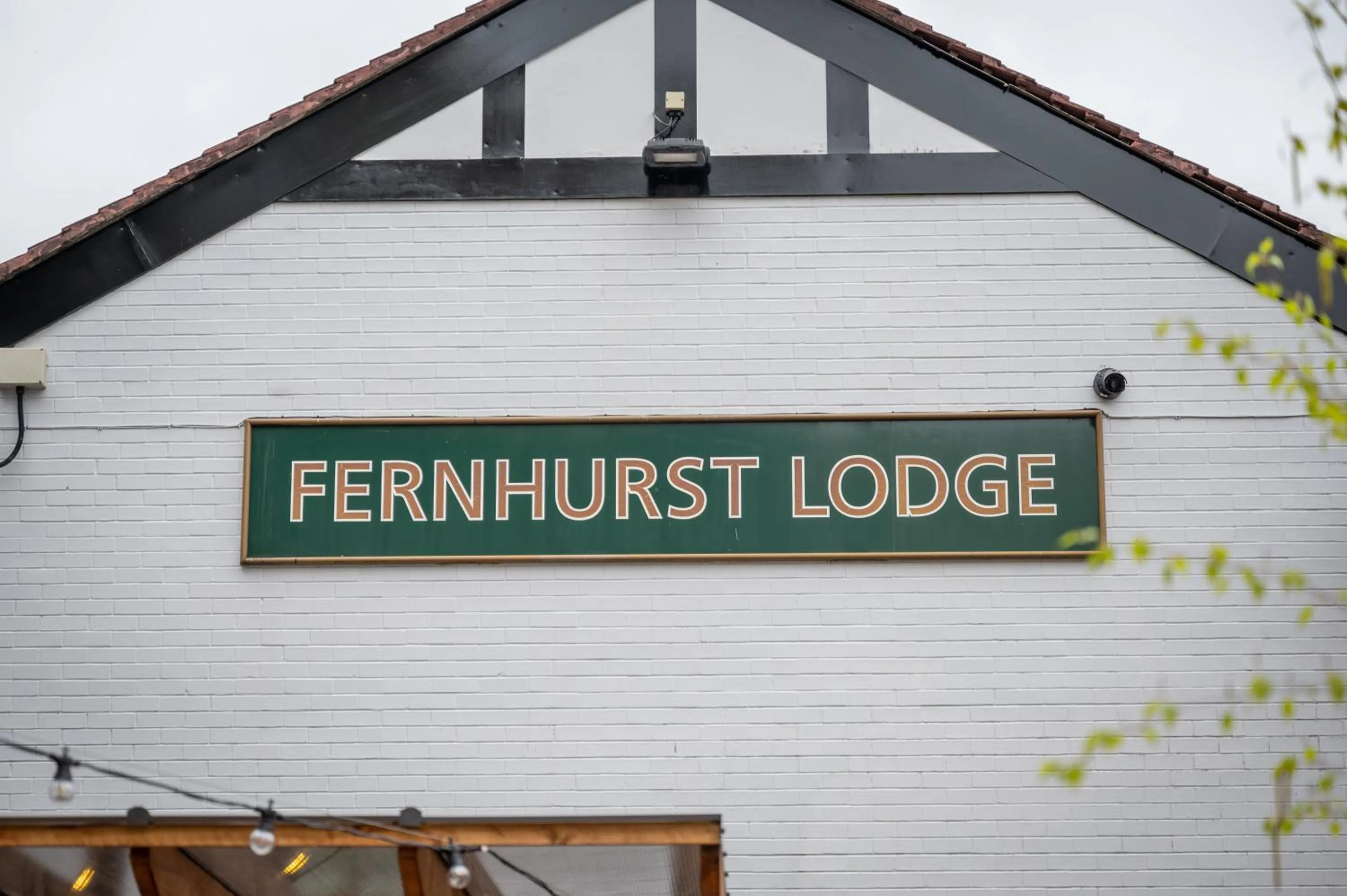 Logo/Certificate/Sign in The Fernhurst by Greene King Inns