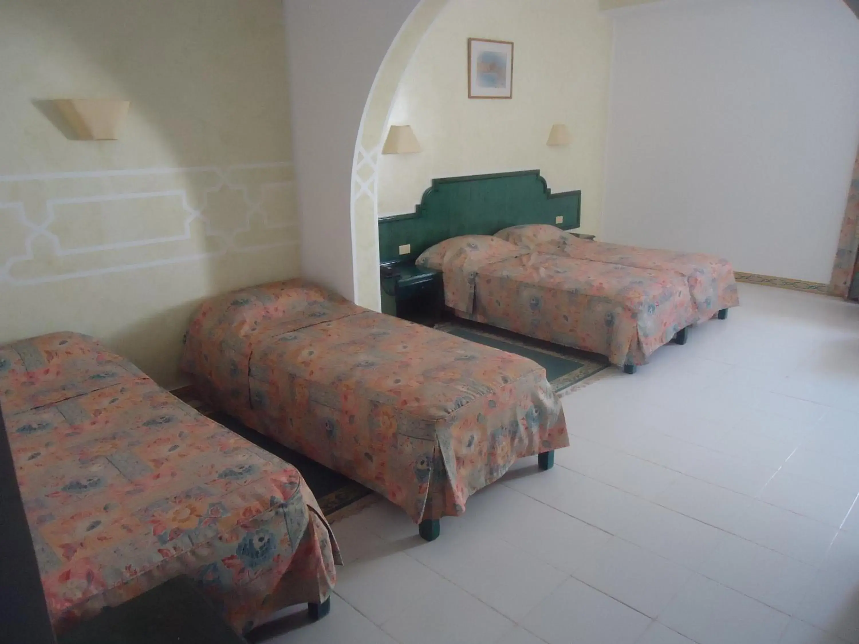 Quadruple Room in Hotel Mezri Quadruple Room in Hotel Mezri