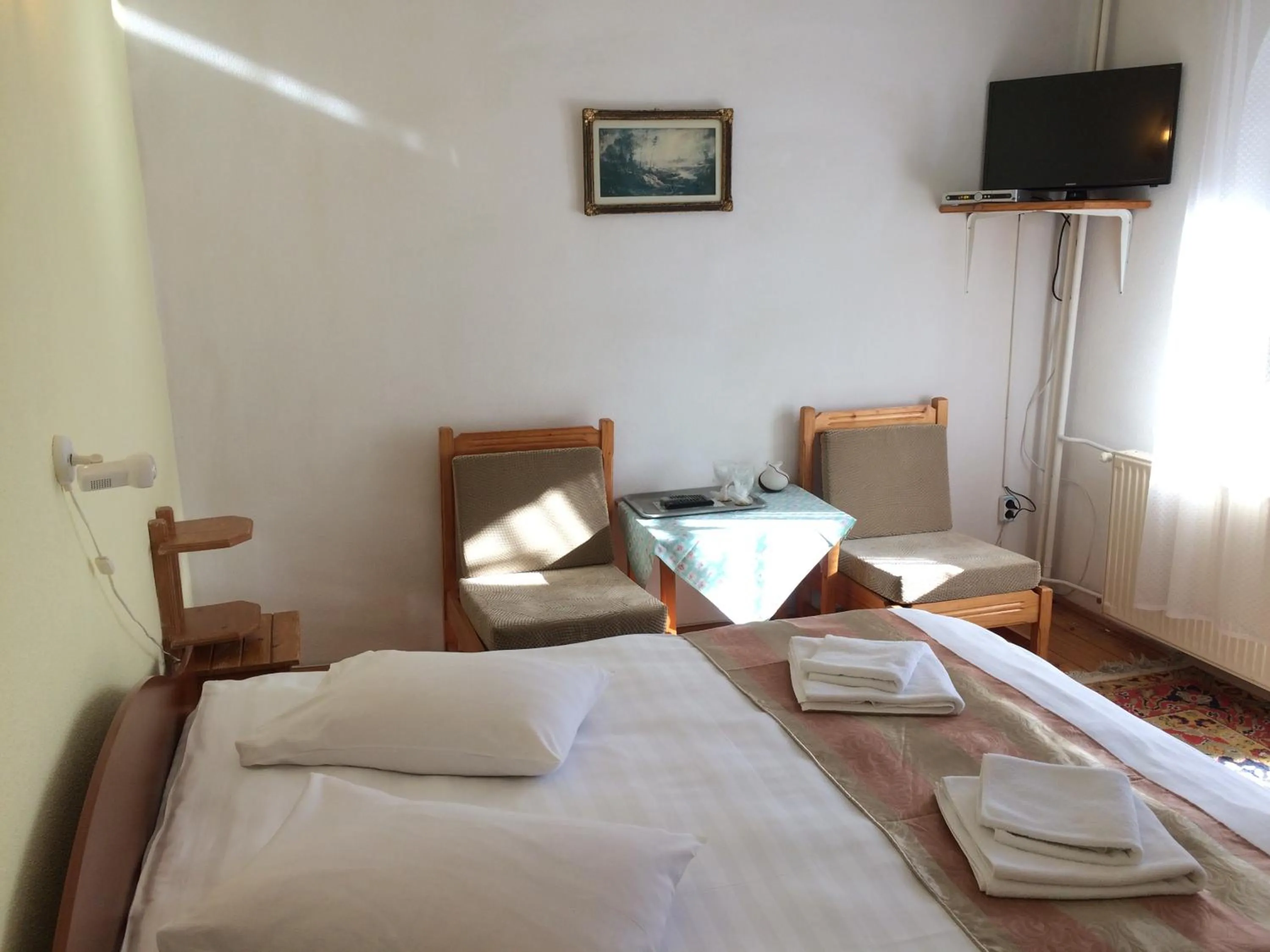 Photo of the whole room, Bed in Pension Casa Alba