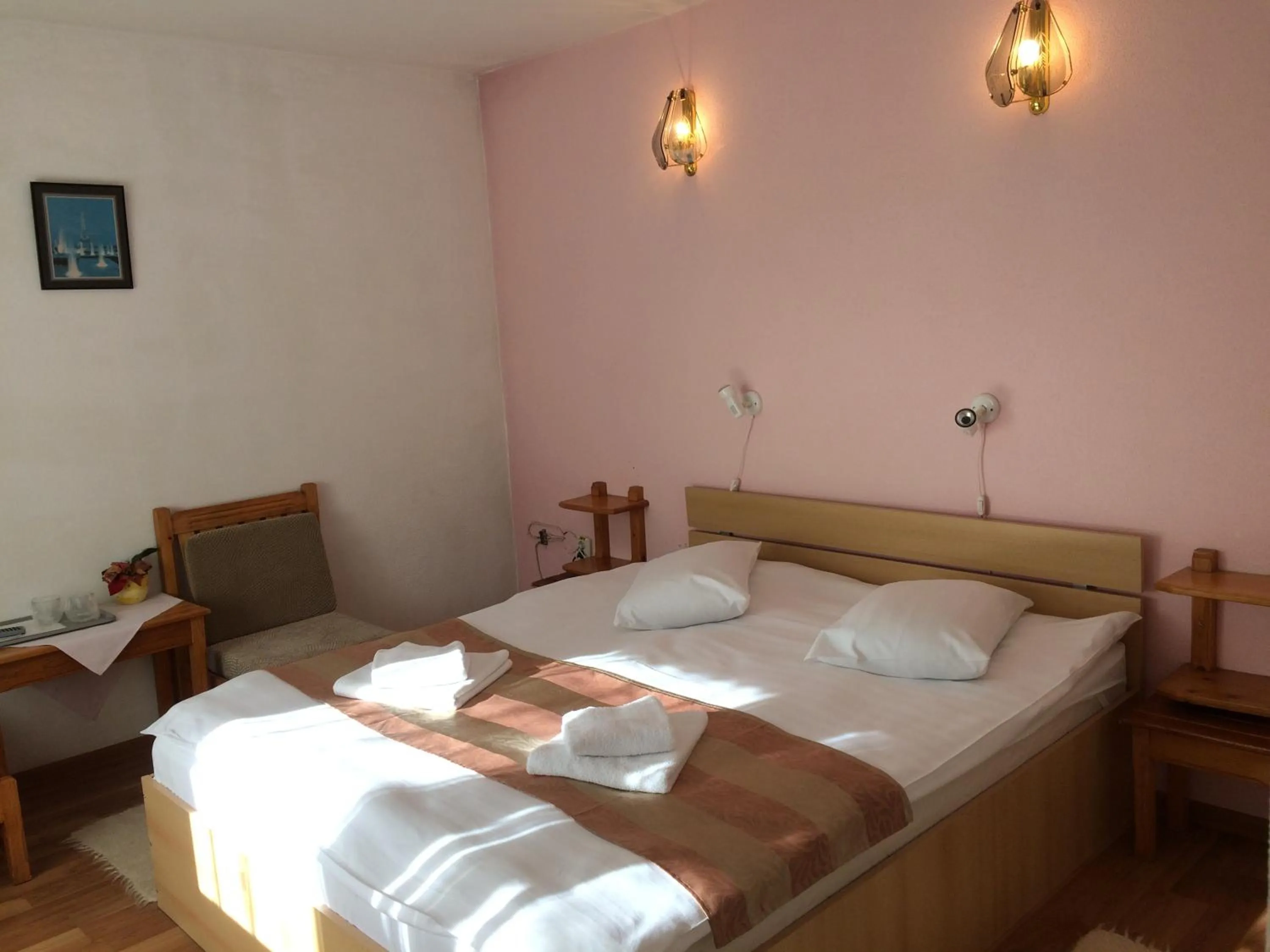 Photo of the whole room, Bed in Pension Casa Alba