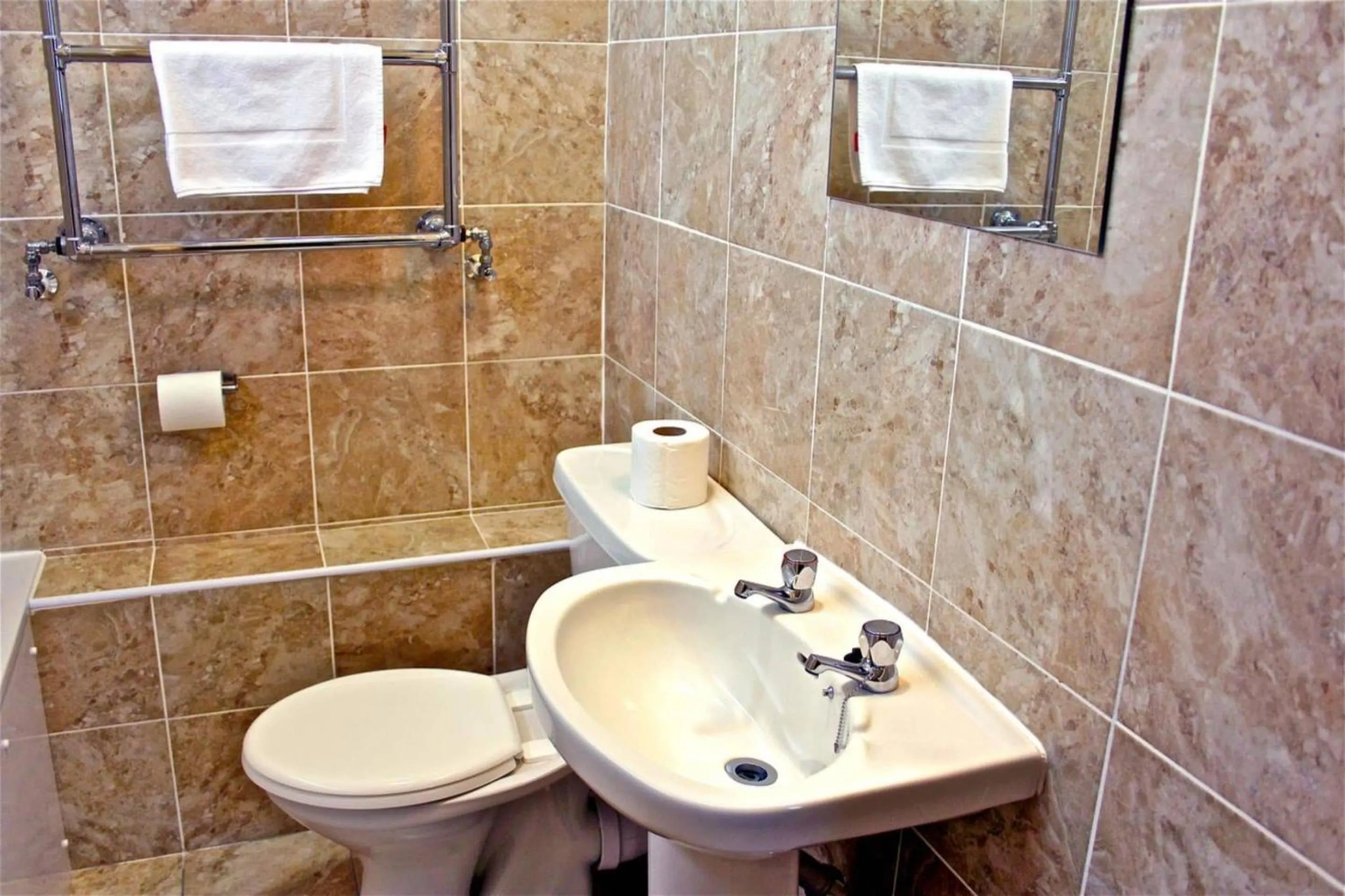 Bathroom in Central Hotel Golders Green