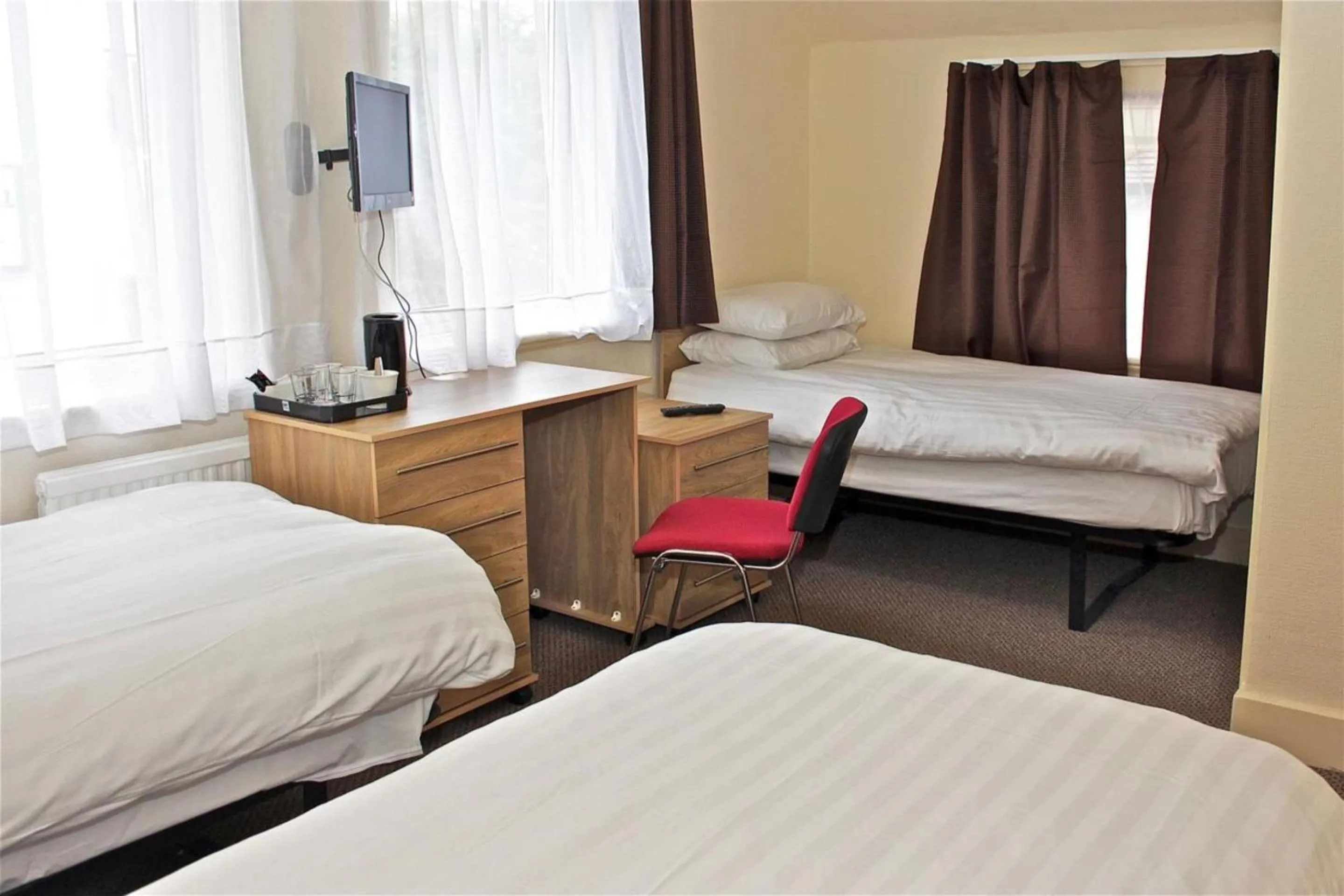 Bedroom, Bed in Central Hotel Golders Green