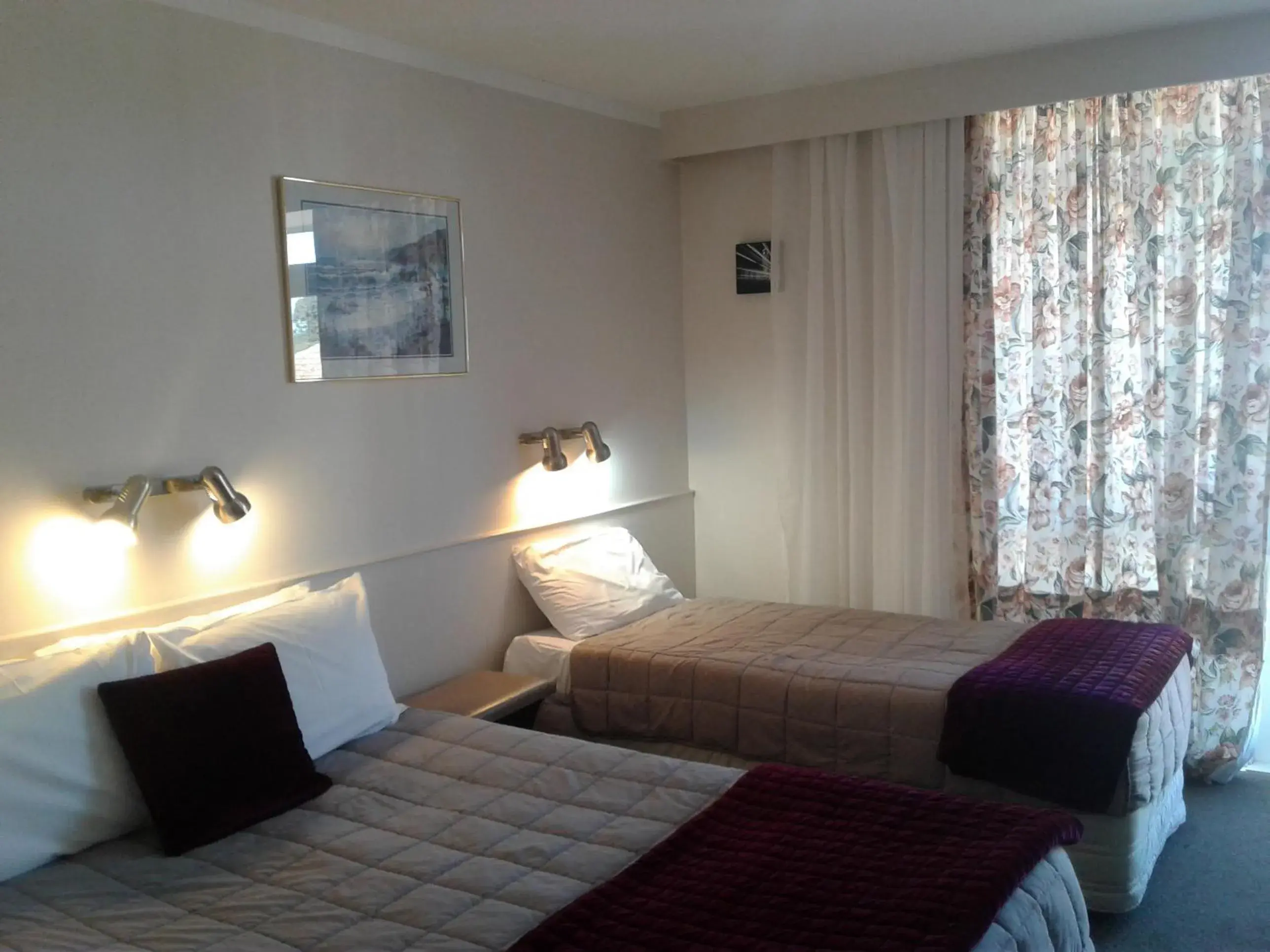 Deluxe Double or Twin Room with Balcony in The Grand Hotel Wanganui Deluxe Double or Twin Room with Balcony in The Grand Hotel Wanganui